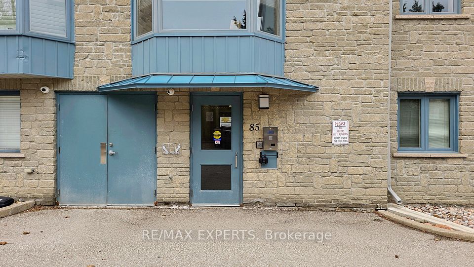 85 Wellington Street W 211