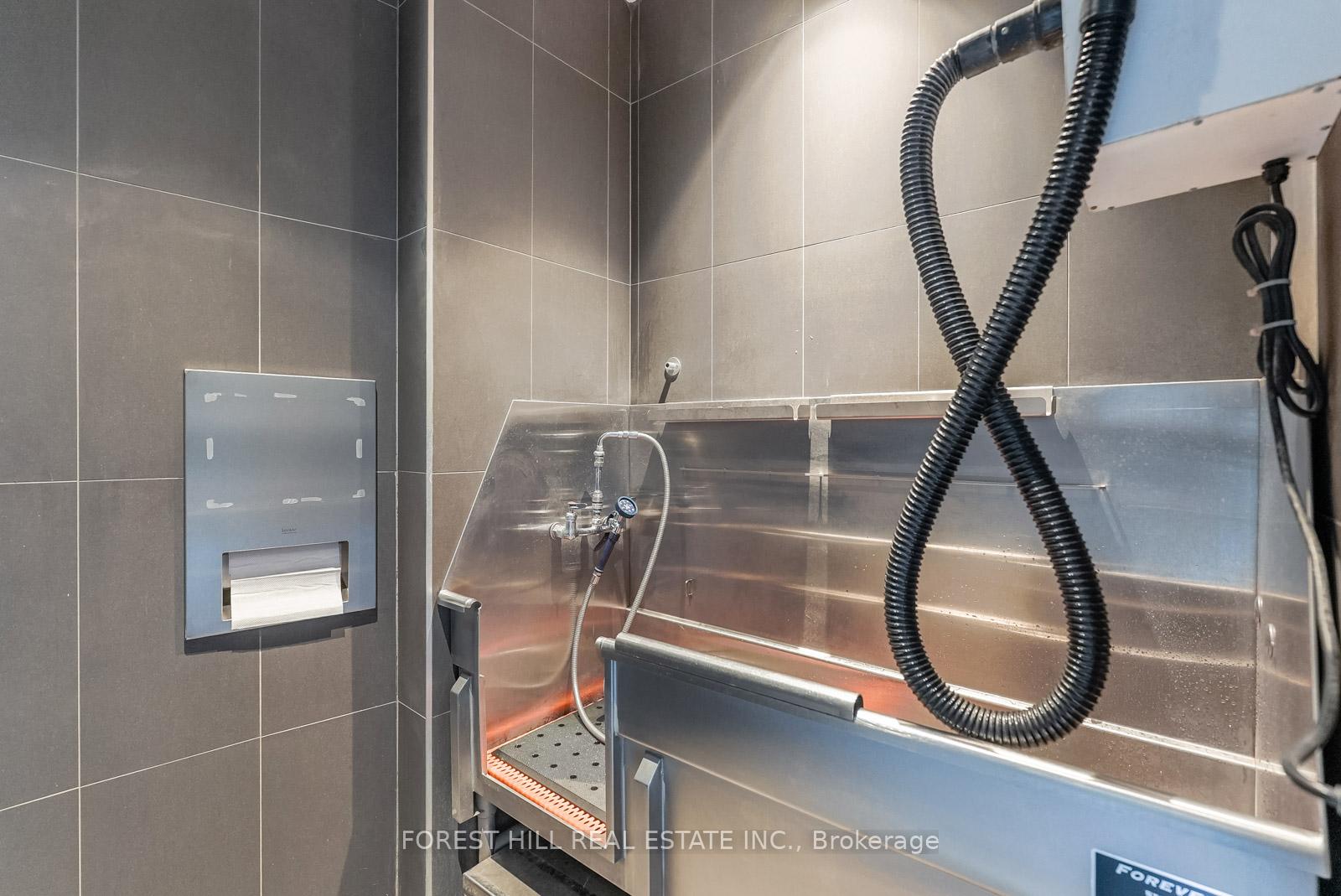2 Bedrooms Condo at 161 Roehampton, Toronto For sale