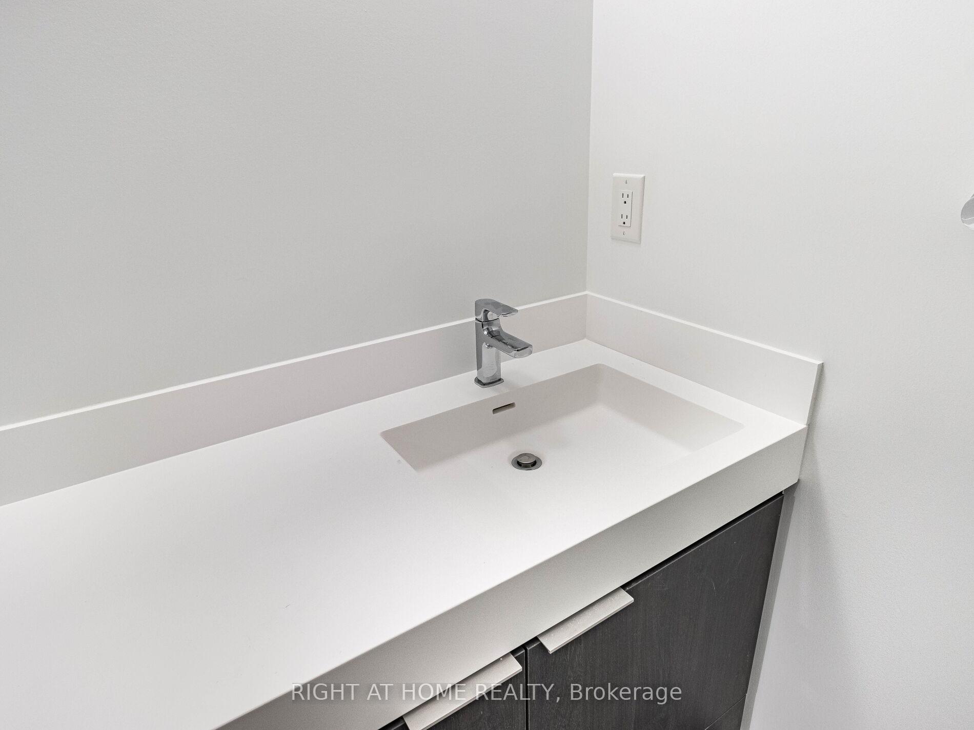 2 Bedrooms Condo at 5 maryport, Toronto For sale