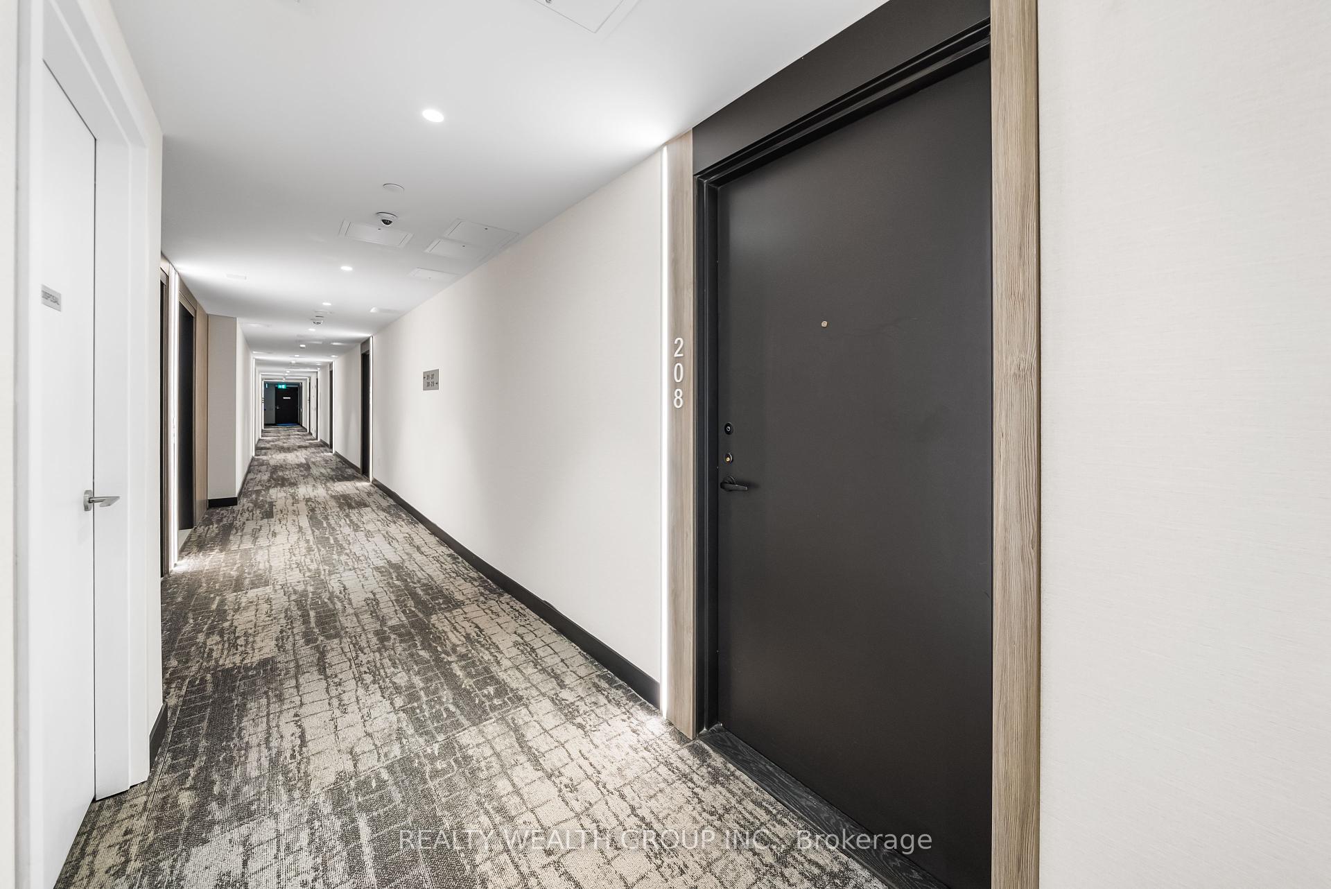 2 Bedrooms Condo at 215 LAKESHORE, Mississauga For sale