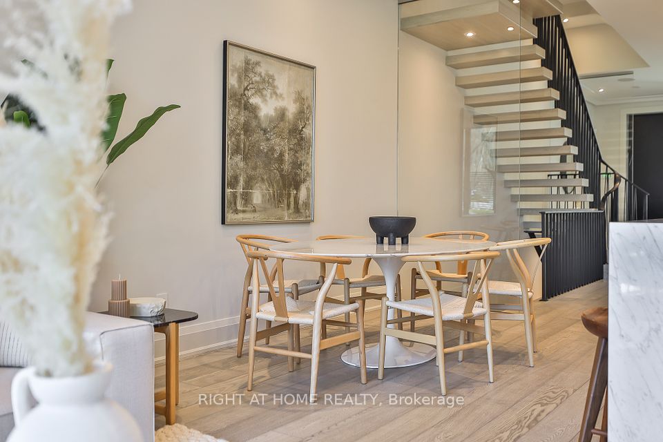 363 Avenue Road, Toronto, ON M4V 0A9