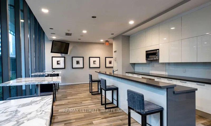 2 Bedrooms Condo at 33 Charles, Toronto For sale