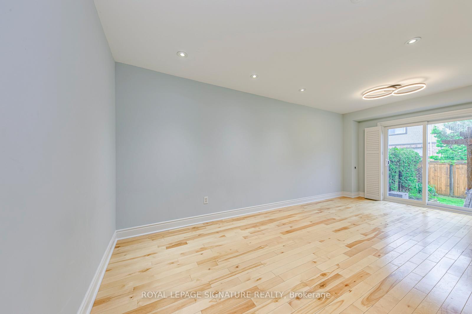 3 Bedrooms Condo at 5659 Glen Erin, Mississauga For sale
