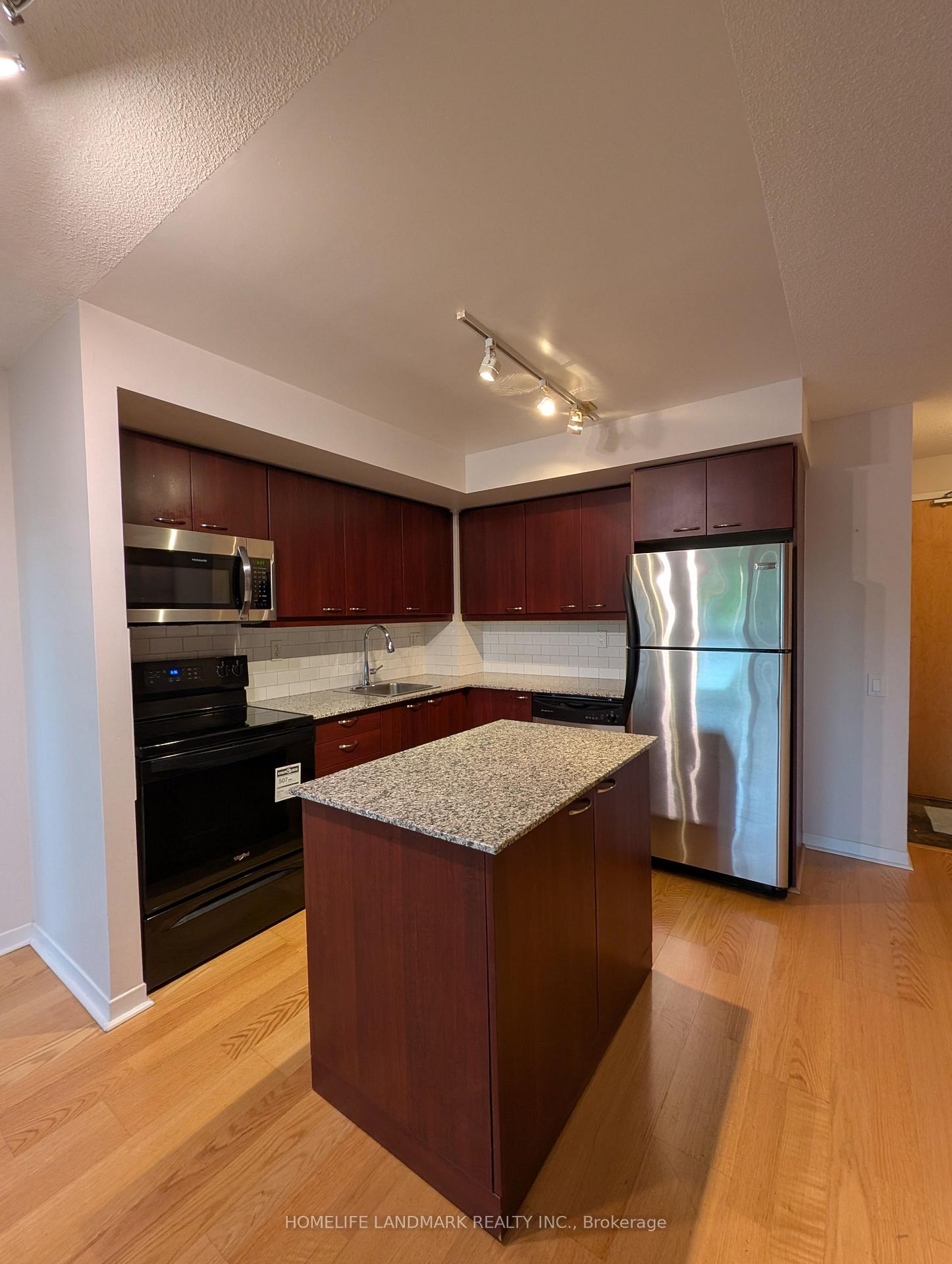 2 Bedrooms Condo at 1050 The Queensway, Toronto For sale