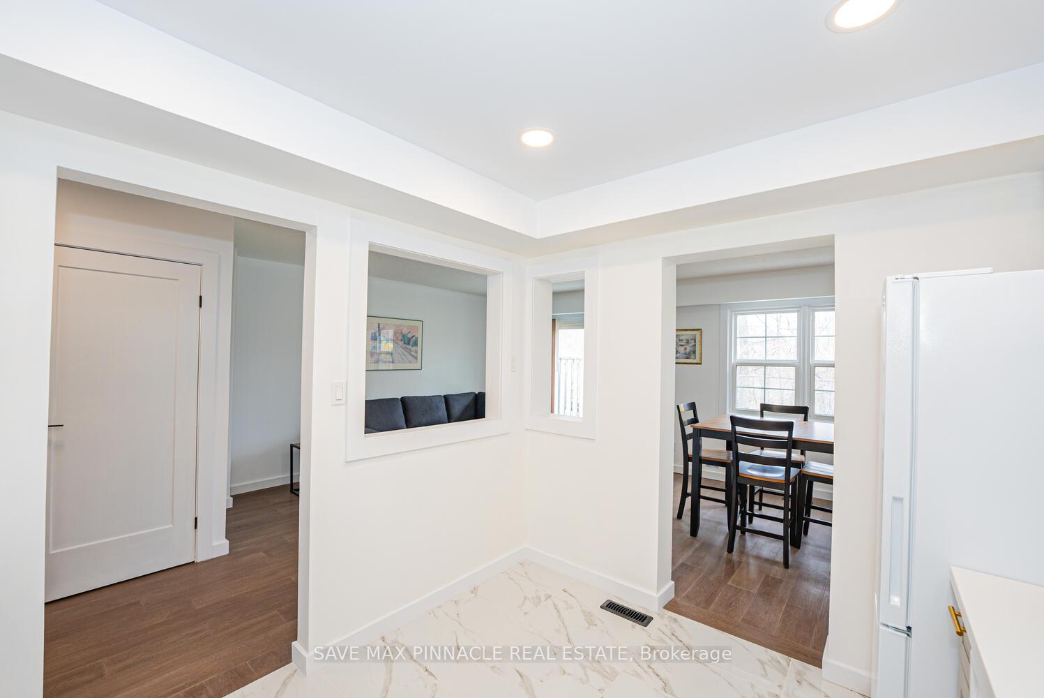 4 Bedrooms Condo at 2120 Rathburn,  Mississauga For sale