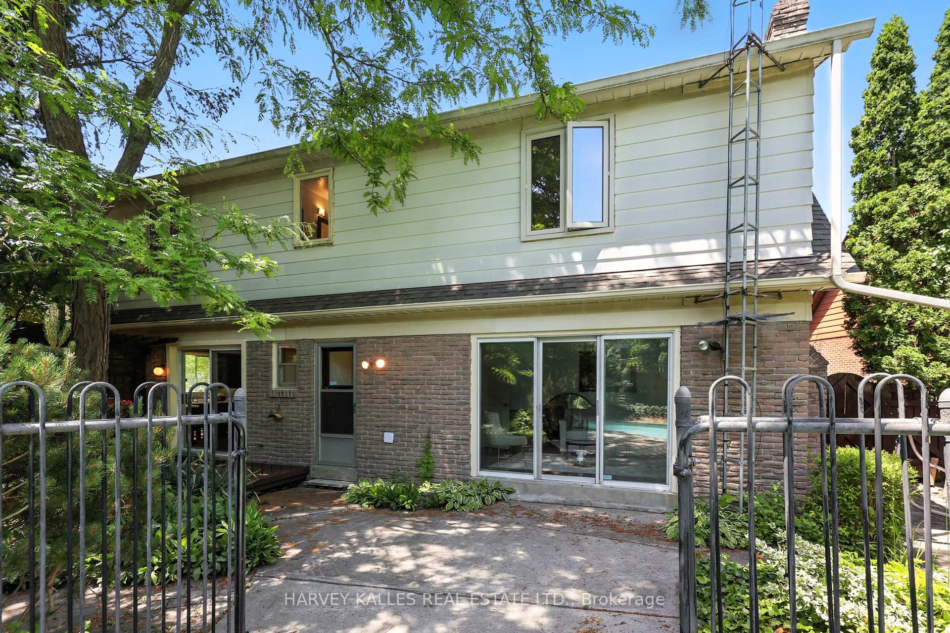 15 Woolsthorpe Crescent