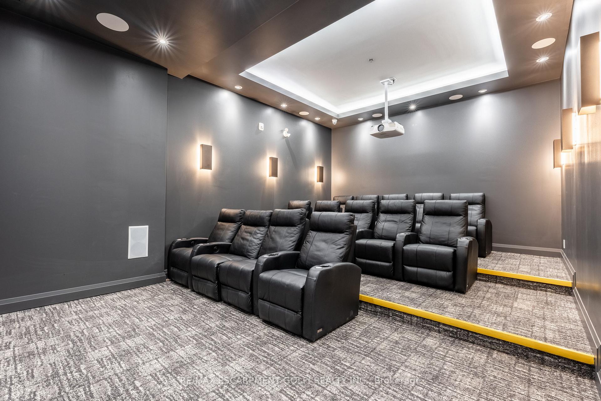 2 Bedrooms Condo at 1 Redfern, Hamilton For sale