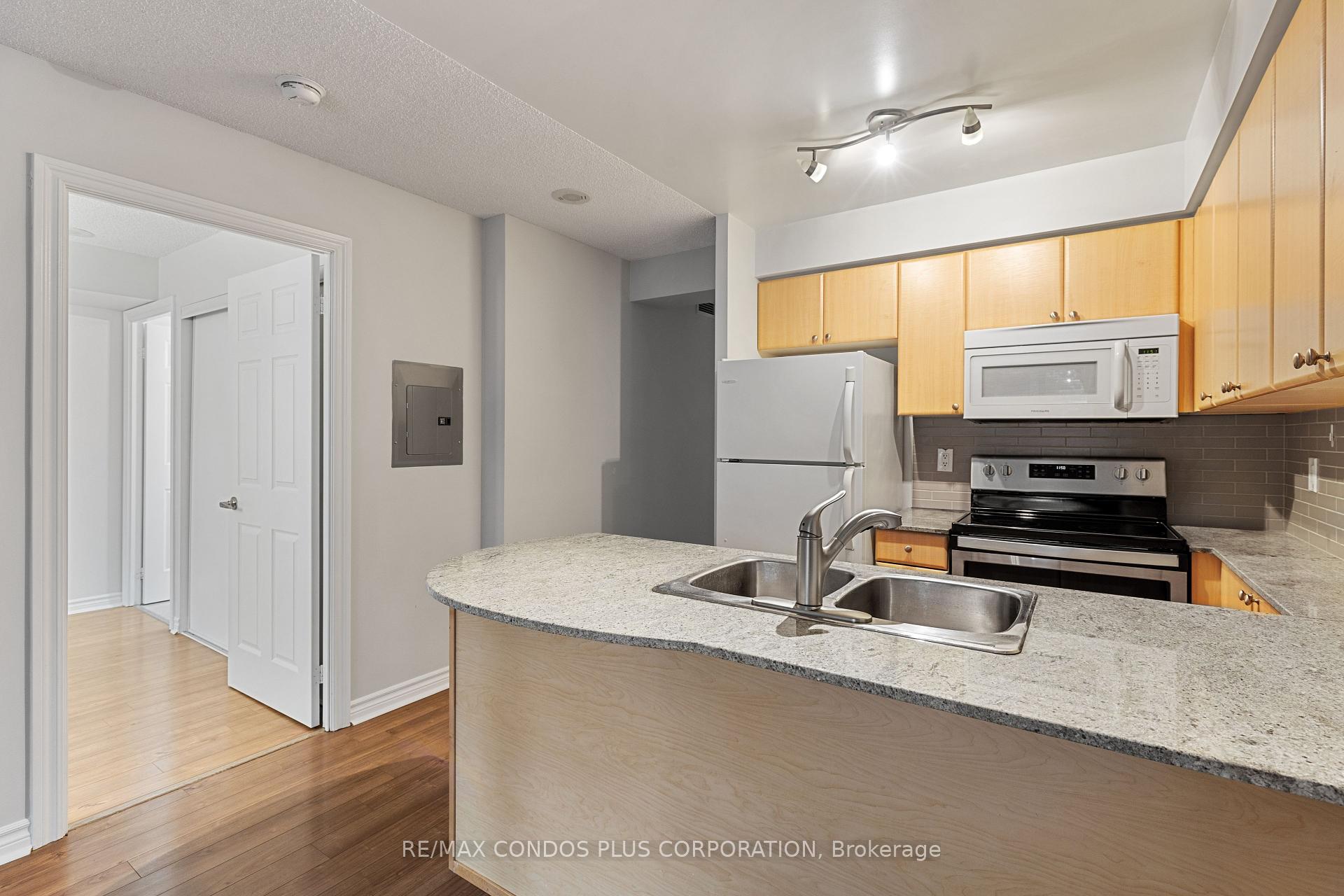 2 Bedrooms Condo at 763 Bay, Toronto For sale