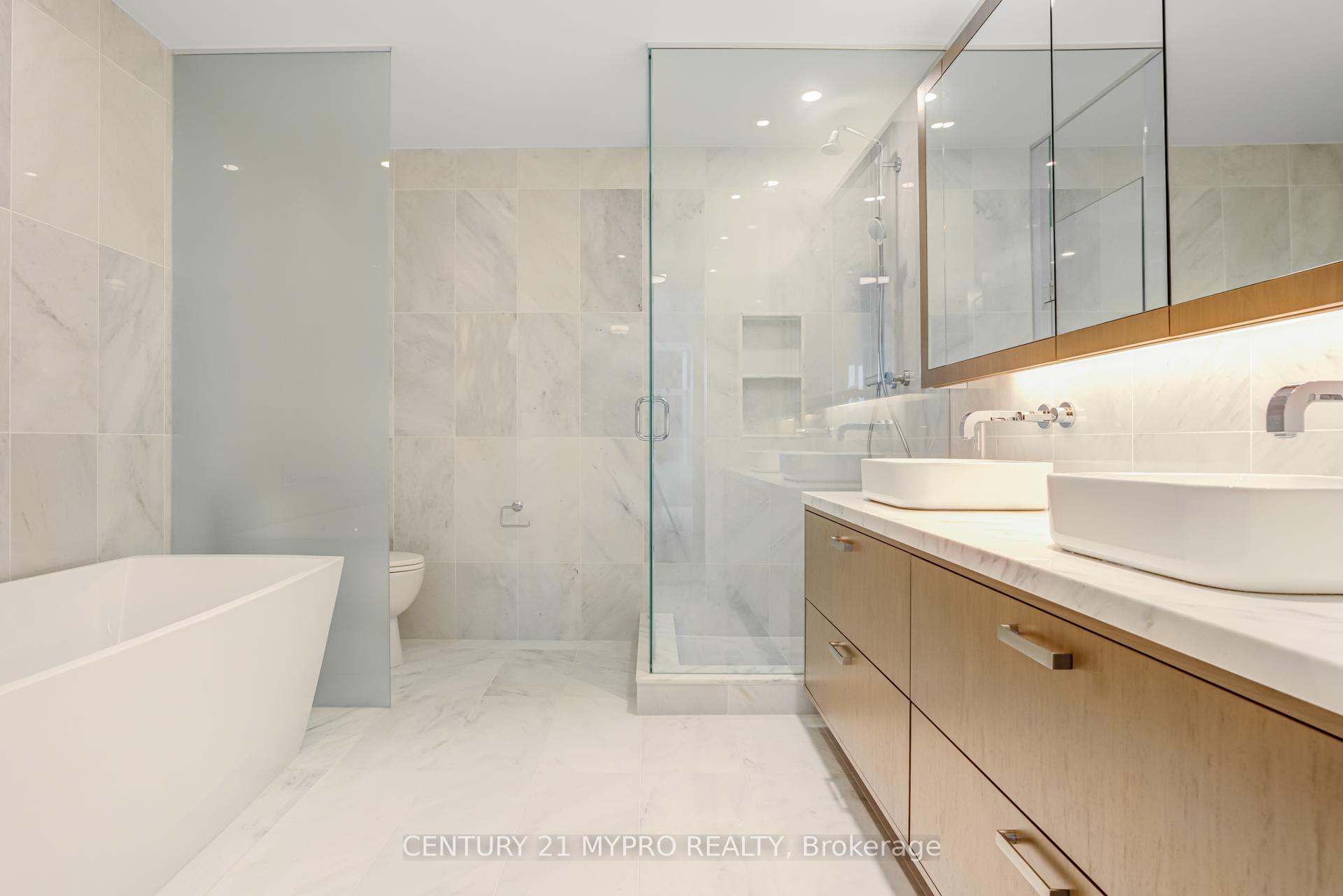 3 Bedrooms Condo at 455 Wellington,  Toronto For sale