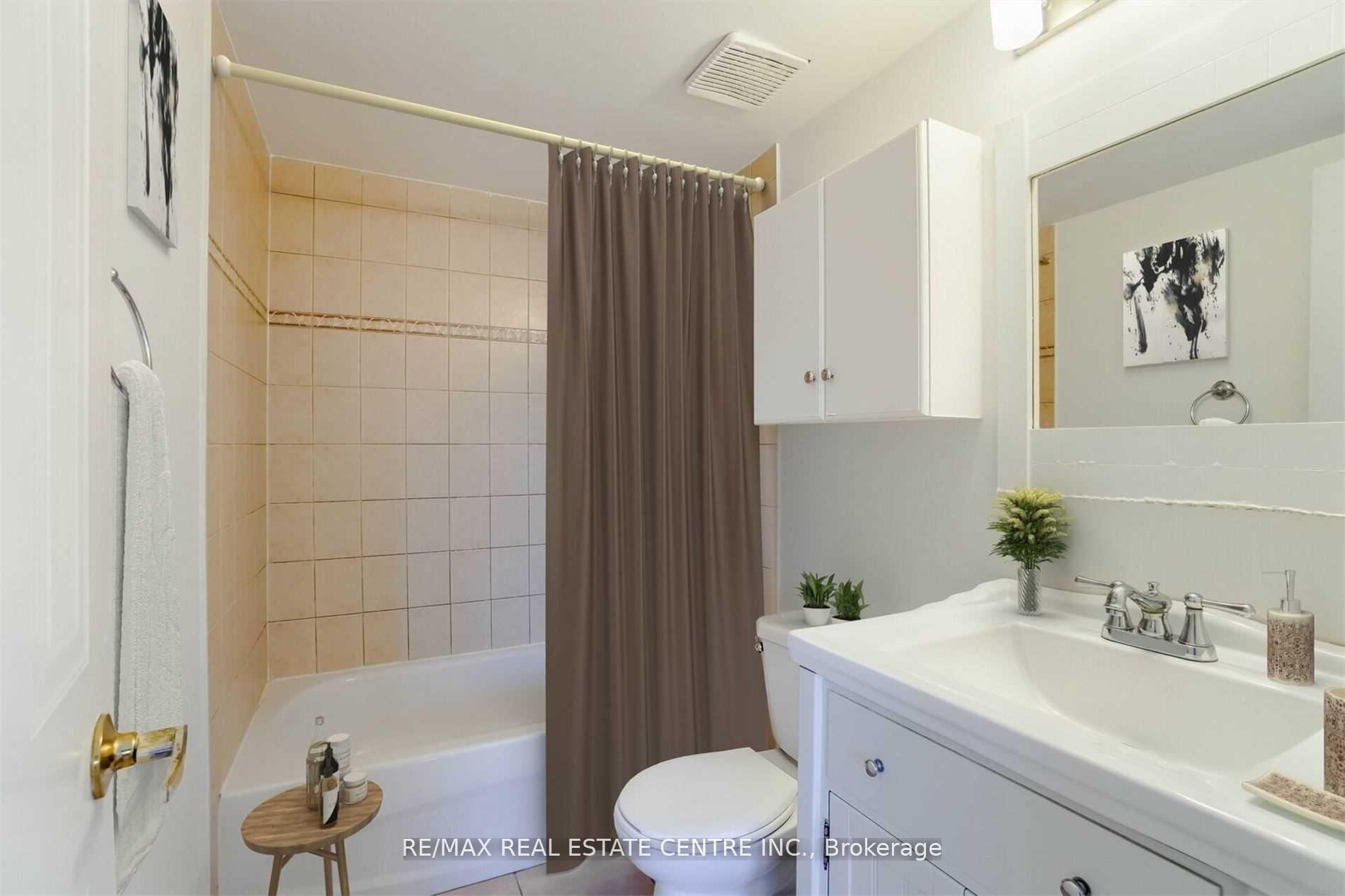 1 Bedroom Condo at 85 Bristol, Mississauga For sale