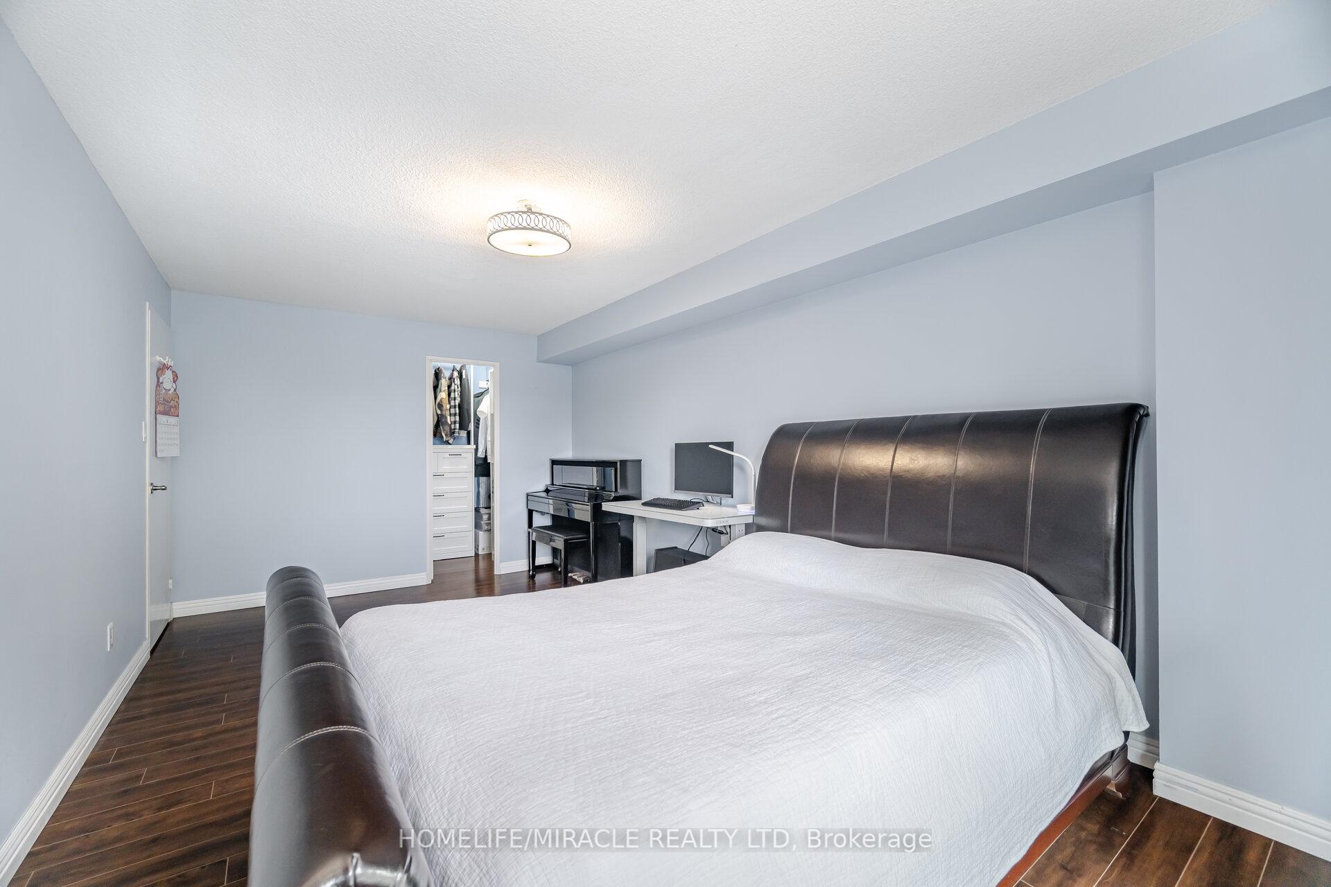 3 Bedrooms Condo at 1320 Mississauga valley, Mississauga For sale