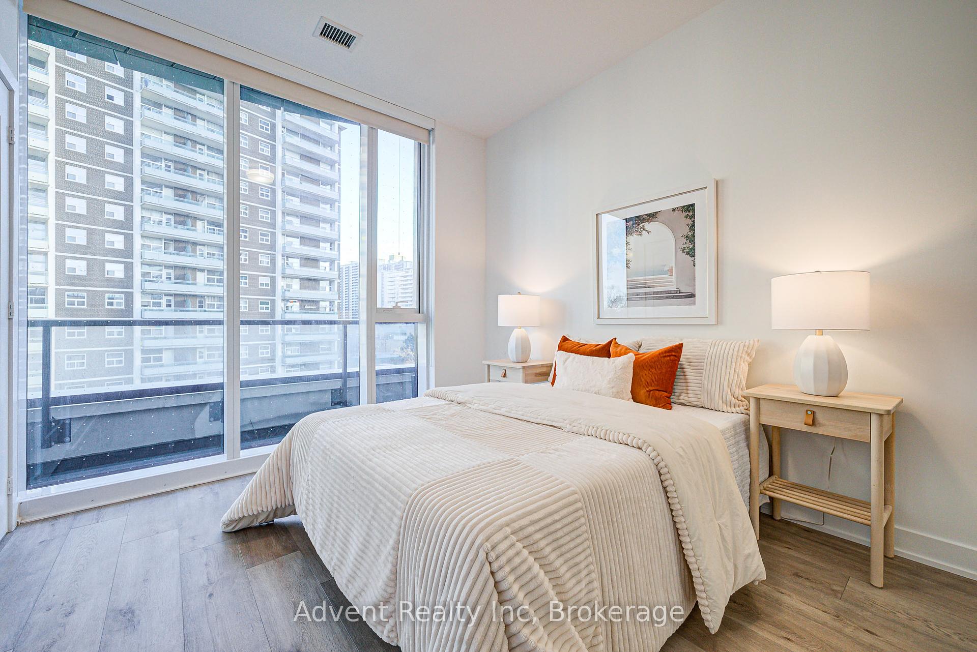 2 Bedrooms Condo at 585 Bloor,  Toronto For sale