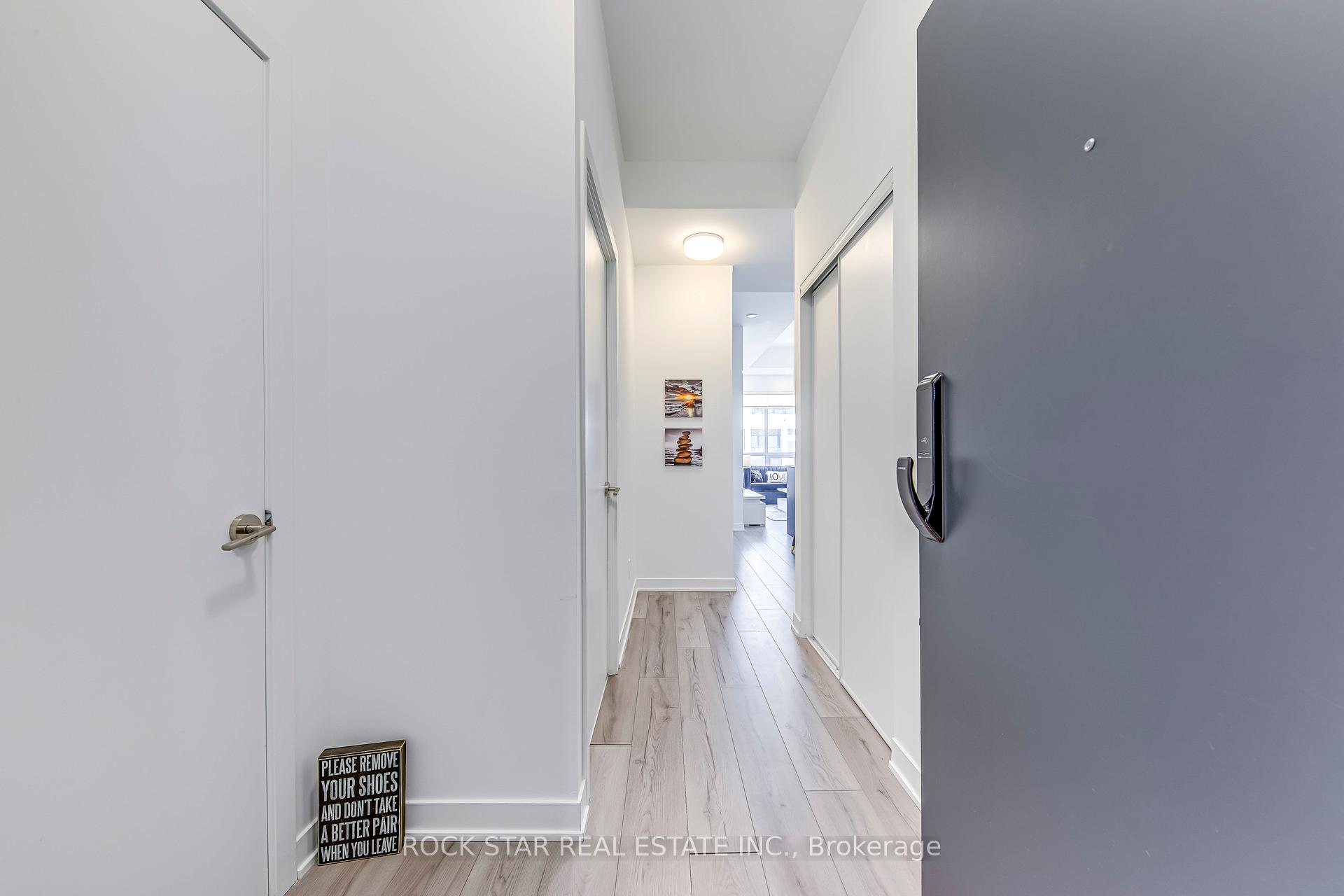 2 Bedrooms Condo at 405 Dundas,  Oakville For sale