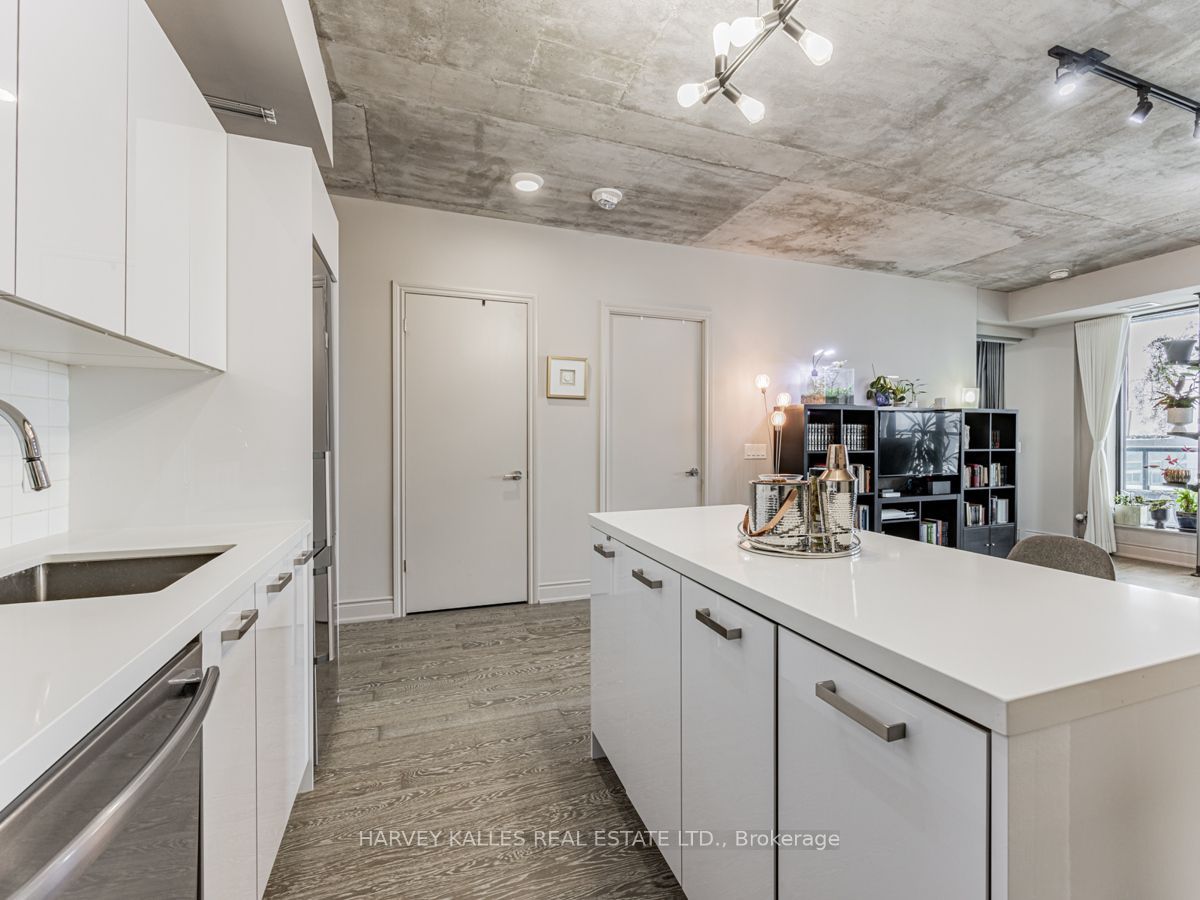 608 Richmond Street W 816