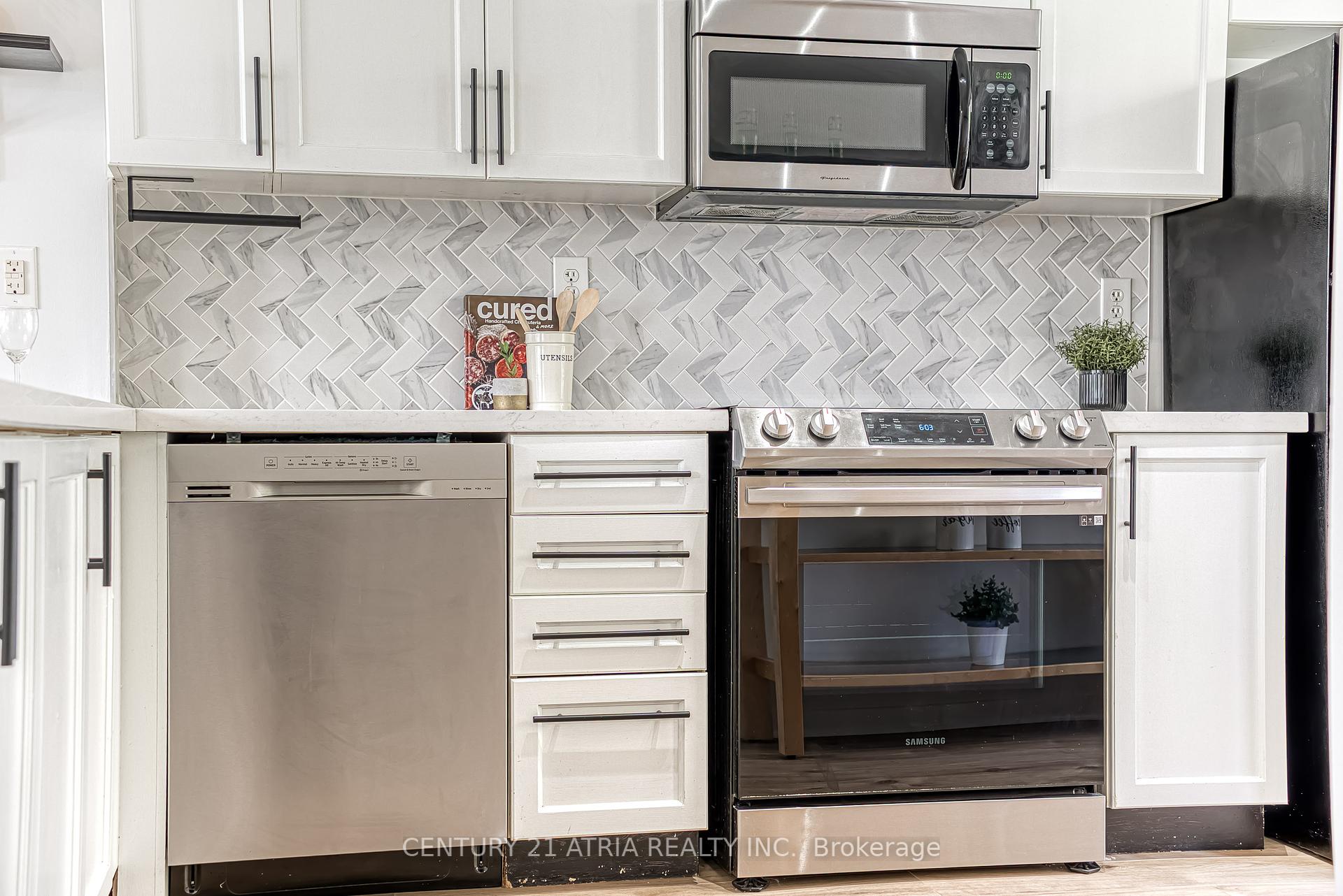 2 Bedrooms Condo at 8 Frances Loring, Toronto For sale