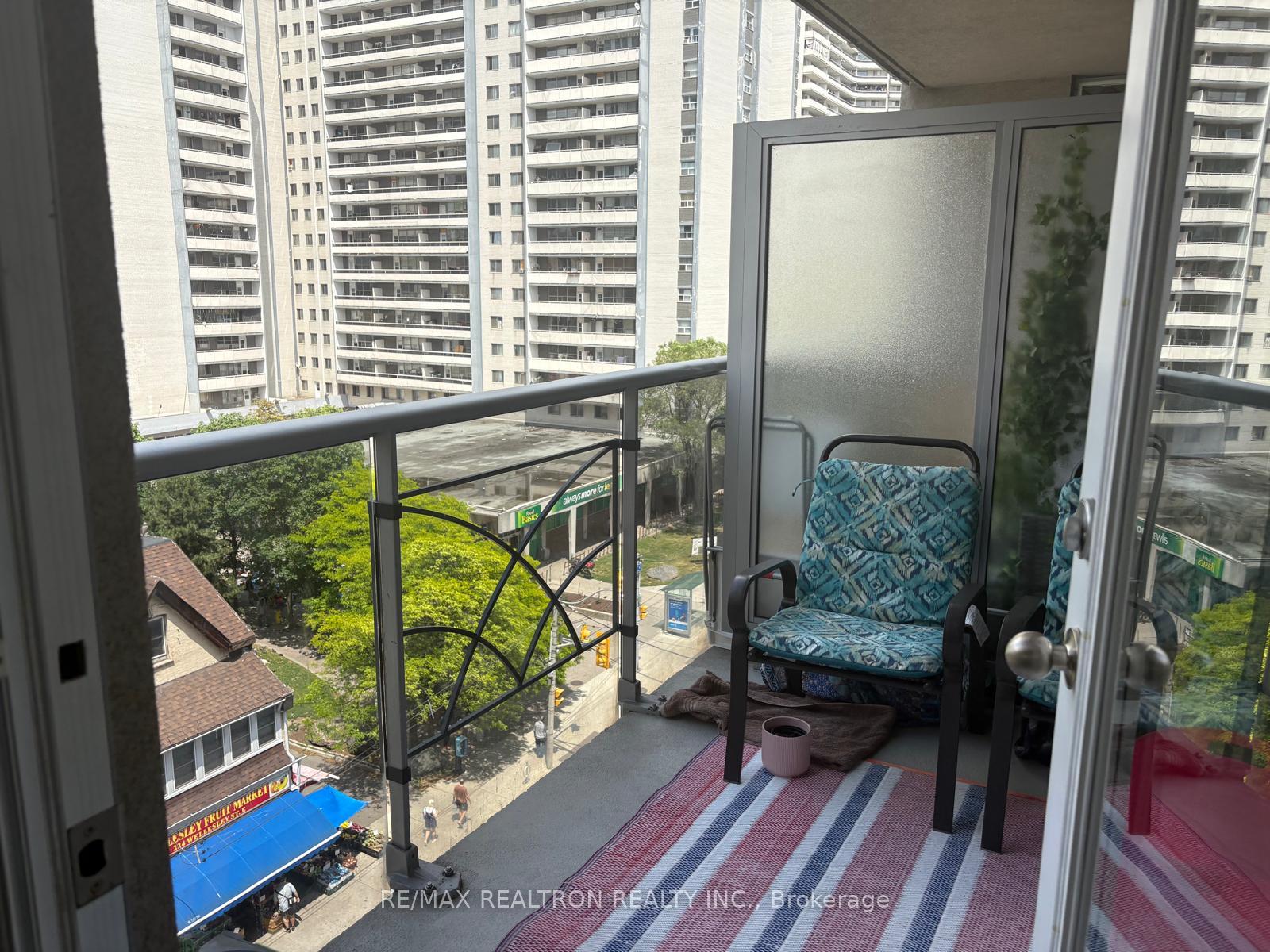 2 Bedrooms Condo at 225 Wellesley, Toronto For sale