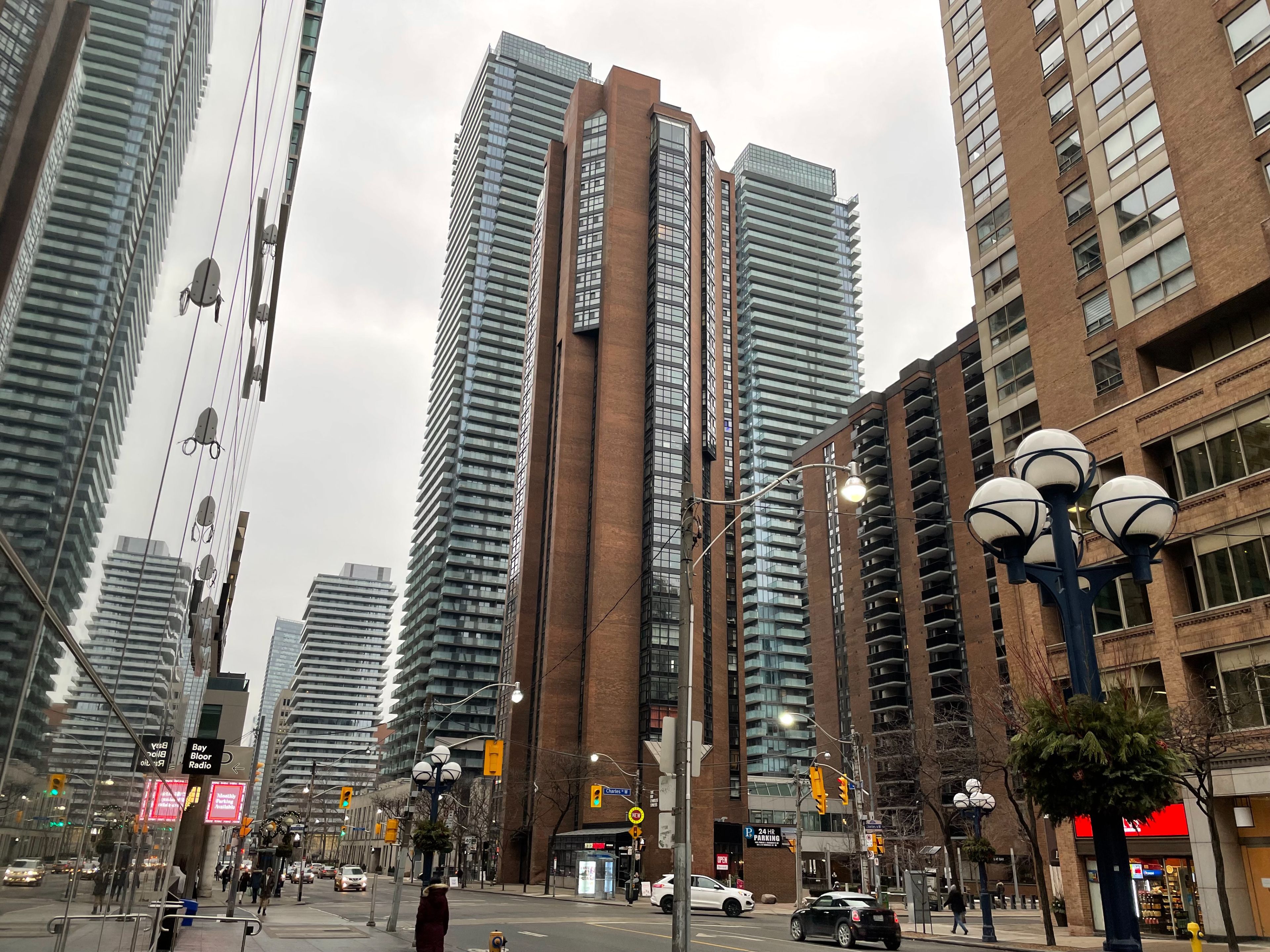 55 Charles Street W 901