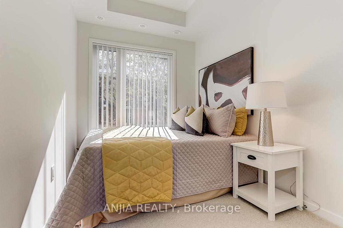 2 Bedrooms Condo at 5 William Jackson, Toronto For sale