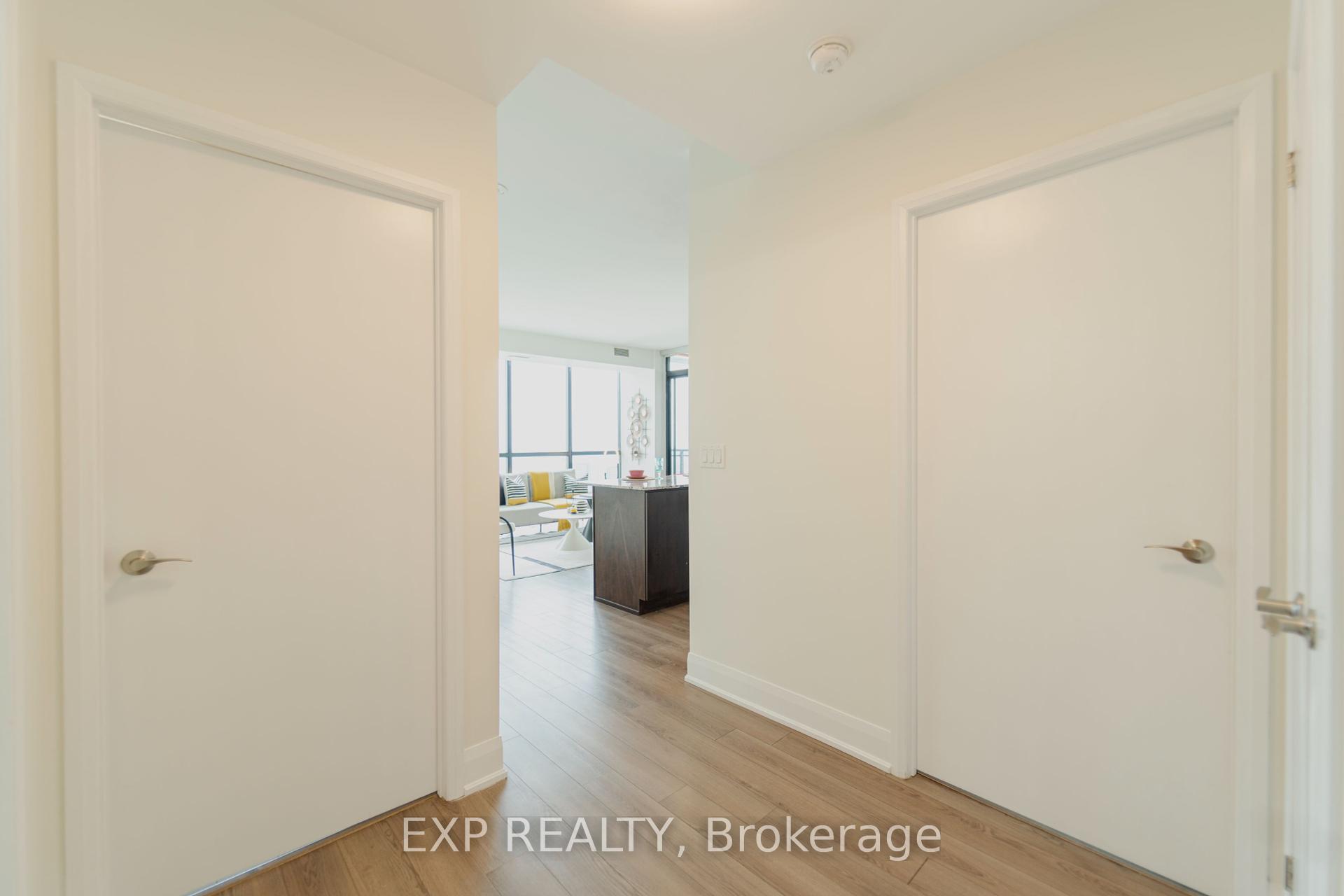 2 Bedrooms Condo at 2900 Highway 7, Vaughan For sale