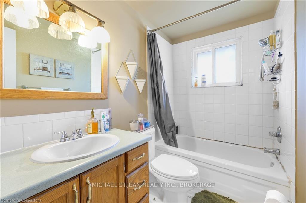3 Bedrooms Condo at 985 Limeridge,  Hamilton For sale