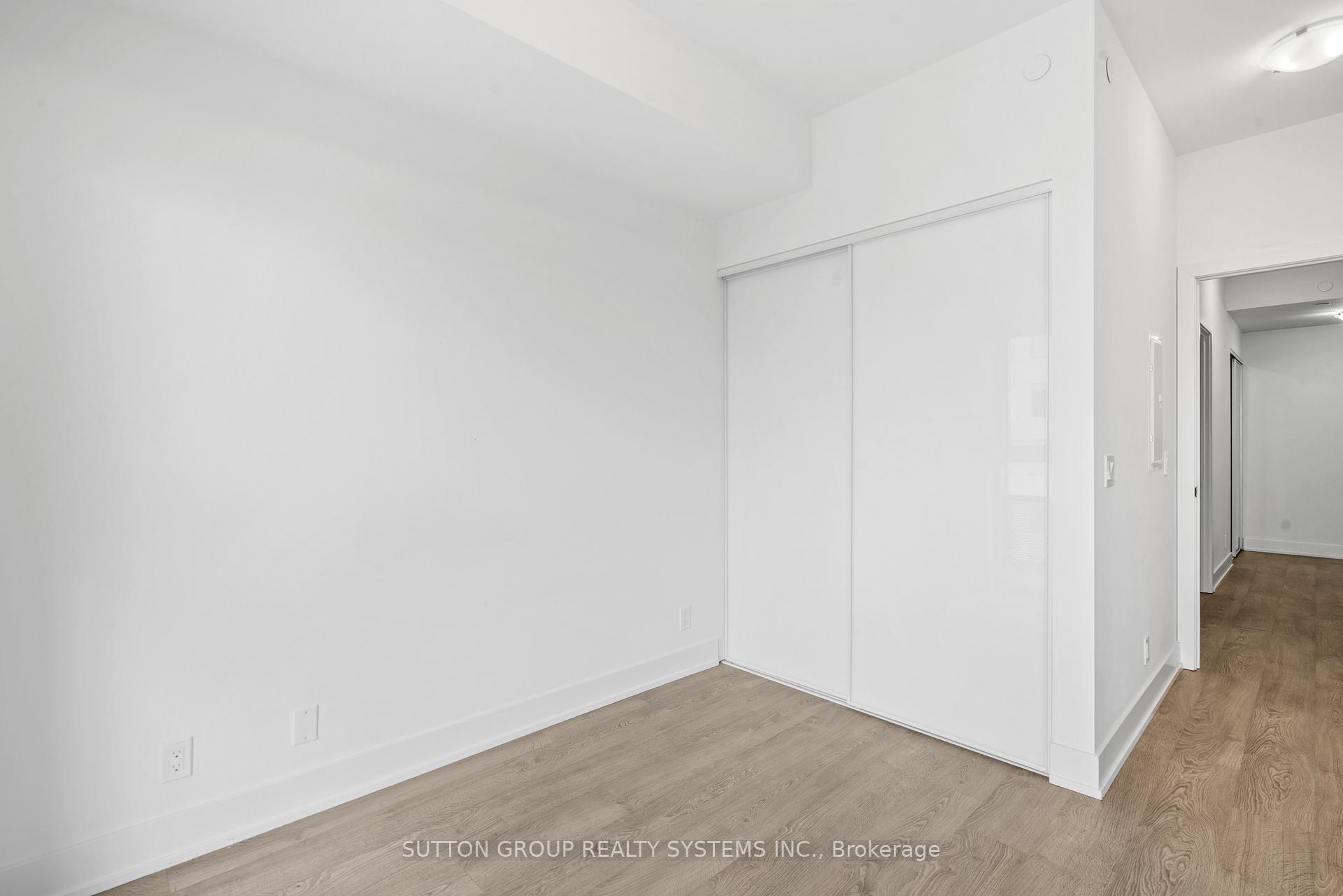 2 Bedrooms Condo at 11 Lillian, Toronto For sale