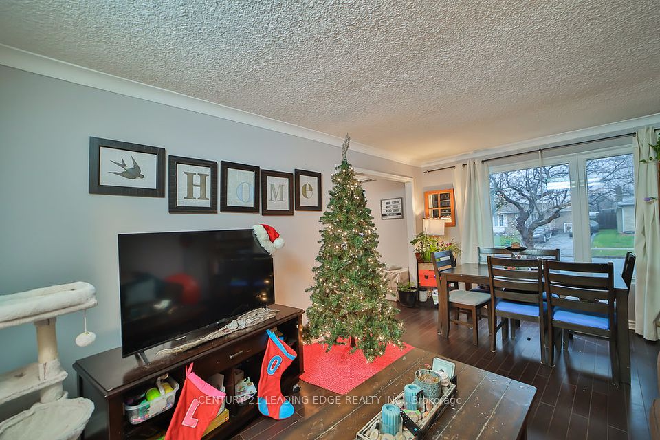 64 Hutcherson Square, Toronto, ON M1B 1C6