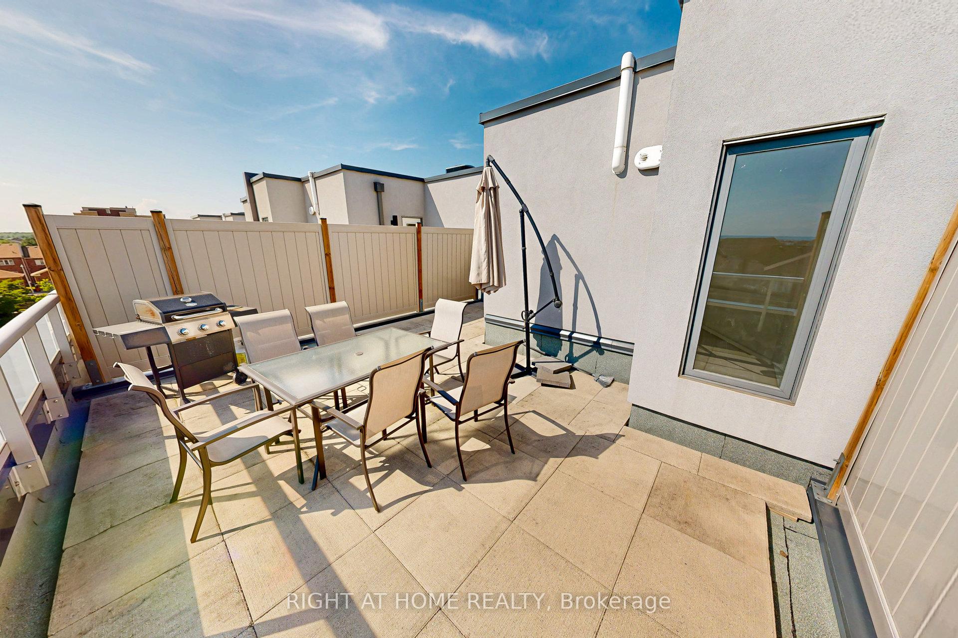 2 Bedrooms Condo at 3058 Sixth, Oakville For sale