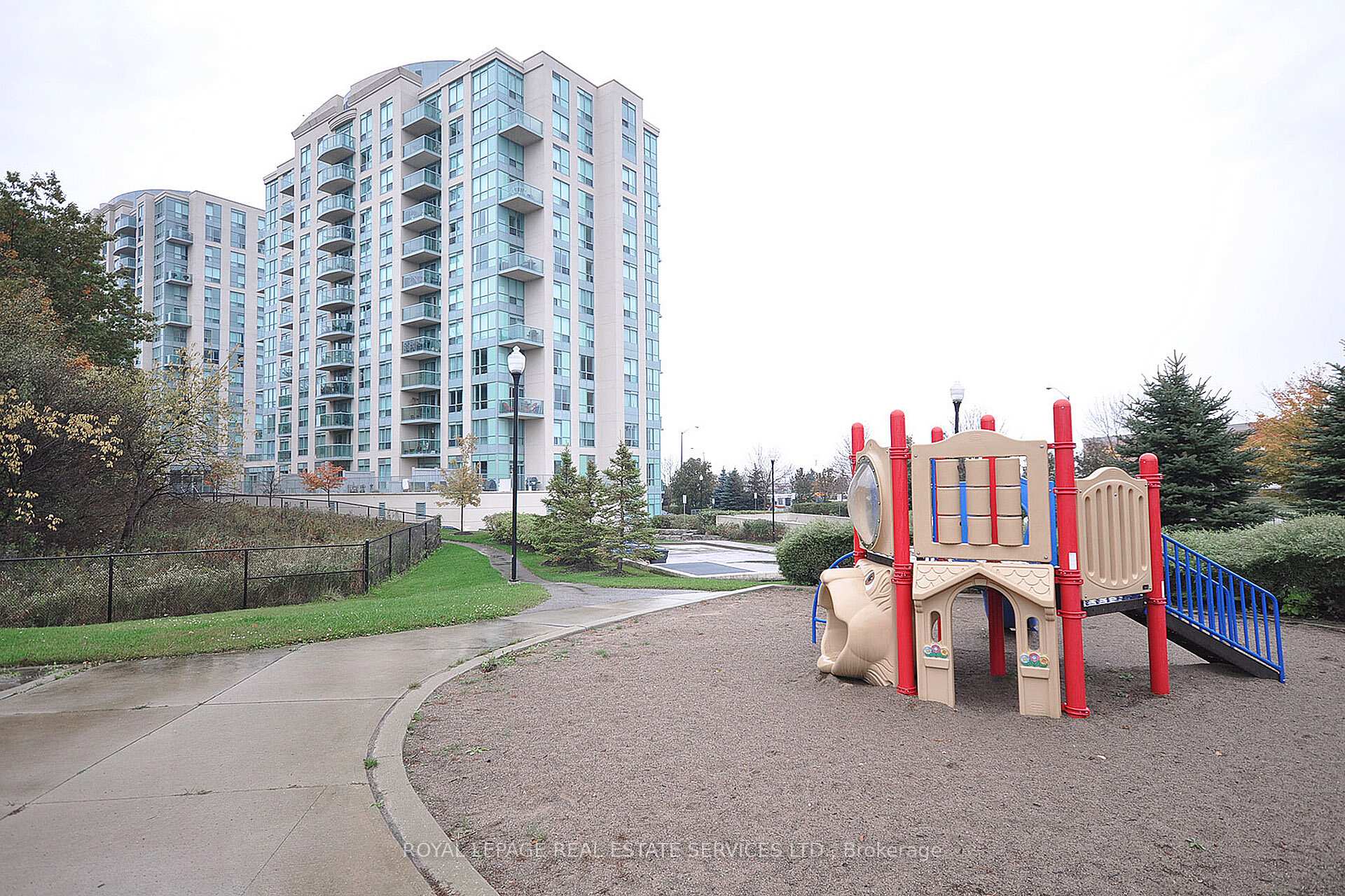 2 Bedrooms Condo at 2585 Erin Centre,  Mississauga For sale