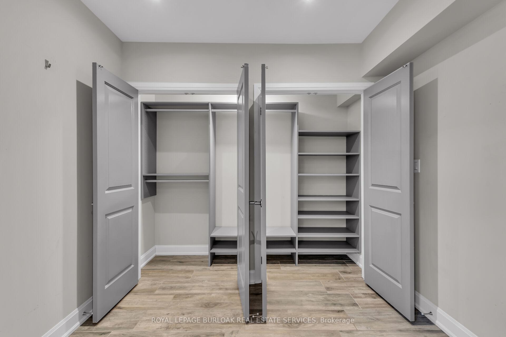 3 Bedrooms Condo at 509 Elizabeth,  Burlington For sale