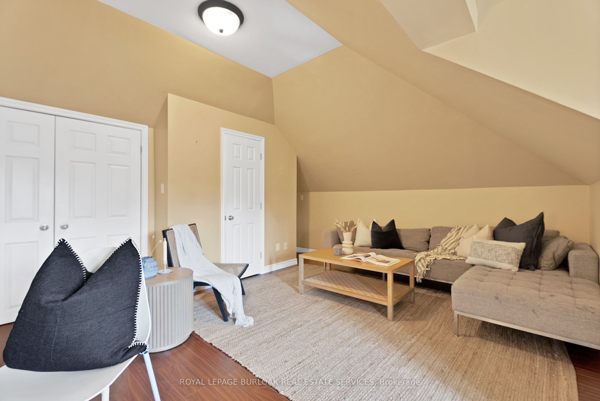 295 Plains Road W