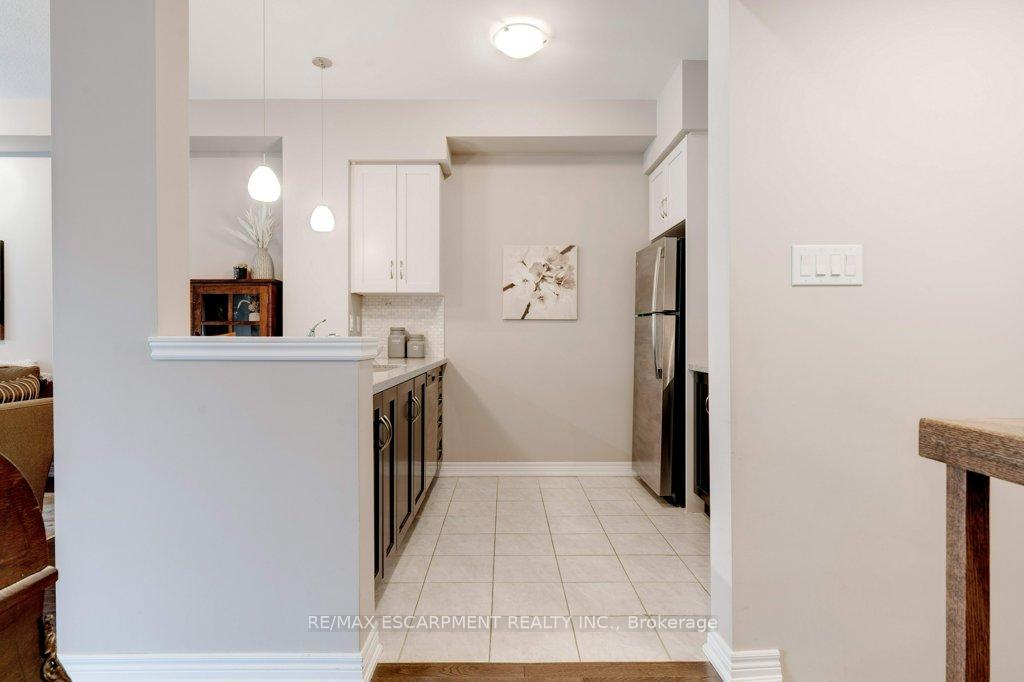 2 Bedrooms Condo at 257 Parkside, Hamilton For sale