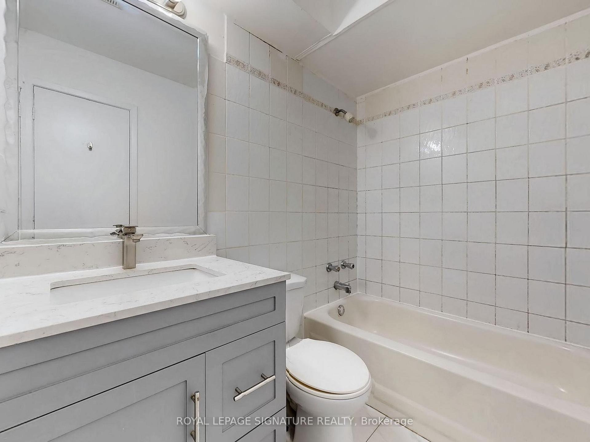 4 Bedrooms Condo at 400 Mississauga Valley,  Mississauga For sale