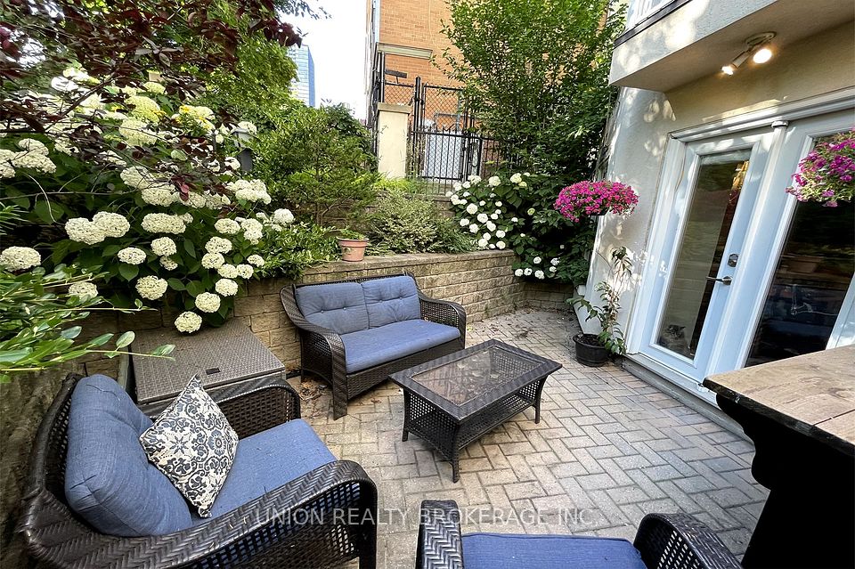 #M1 - 539 Jarvis Street, Toronto, ON M4Y 2H7