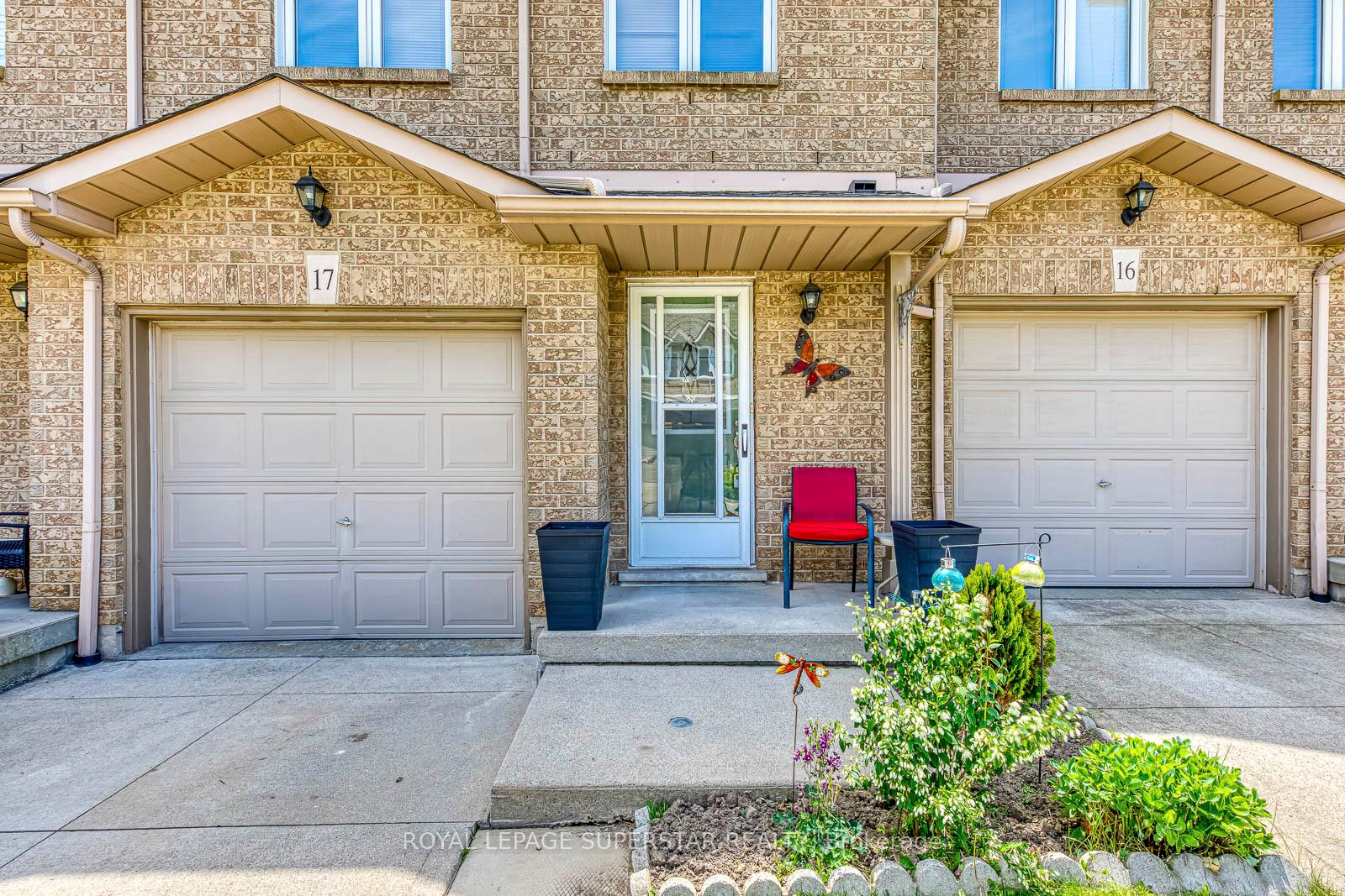 3 Bedrooms Condo at 1809 Upper Wentworth, Hamilton For sale