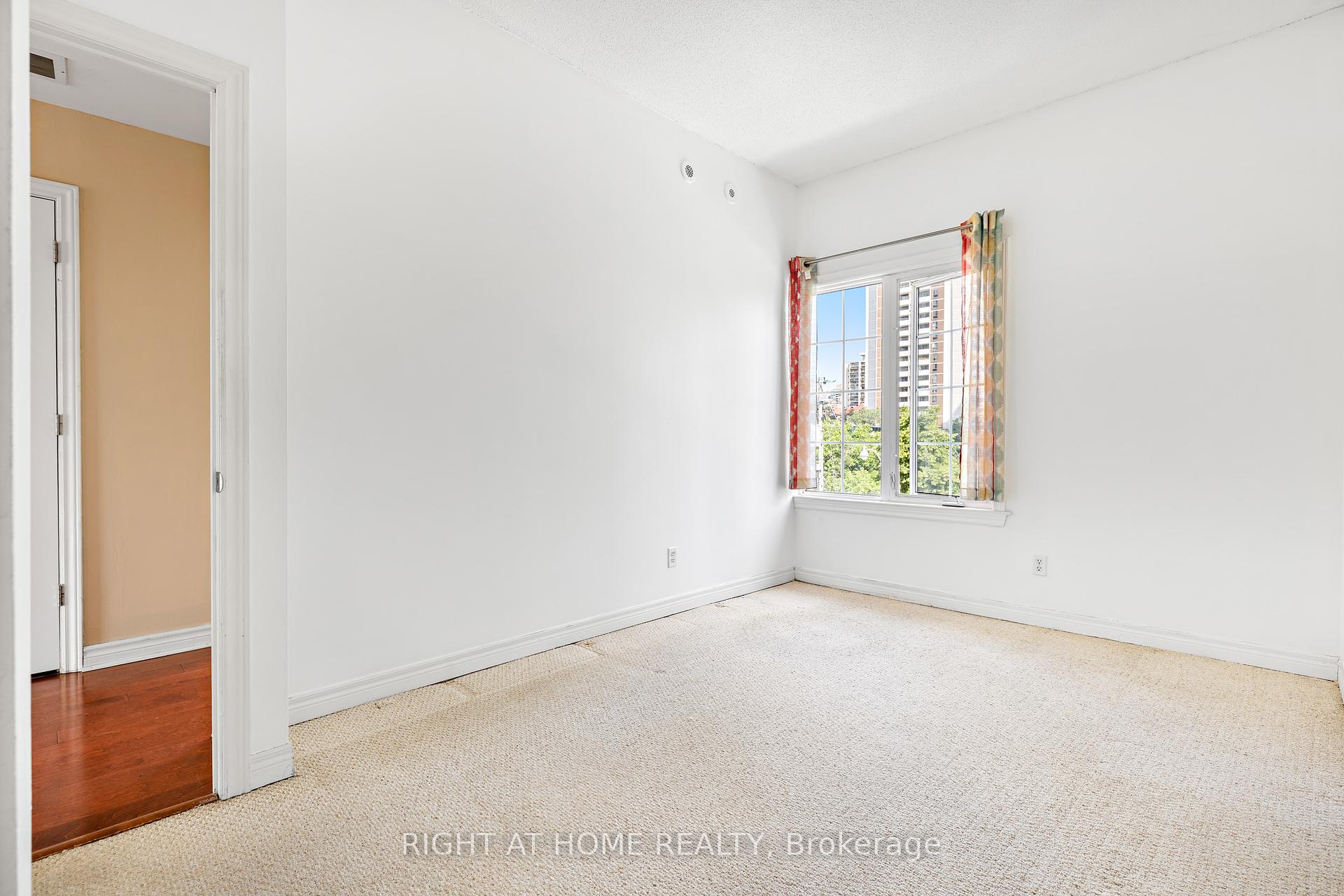 3 Bedrooms Condo at 205 Wellesley, Toronto For sale