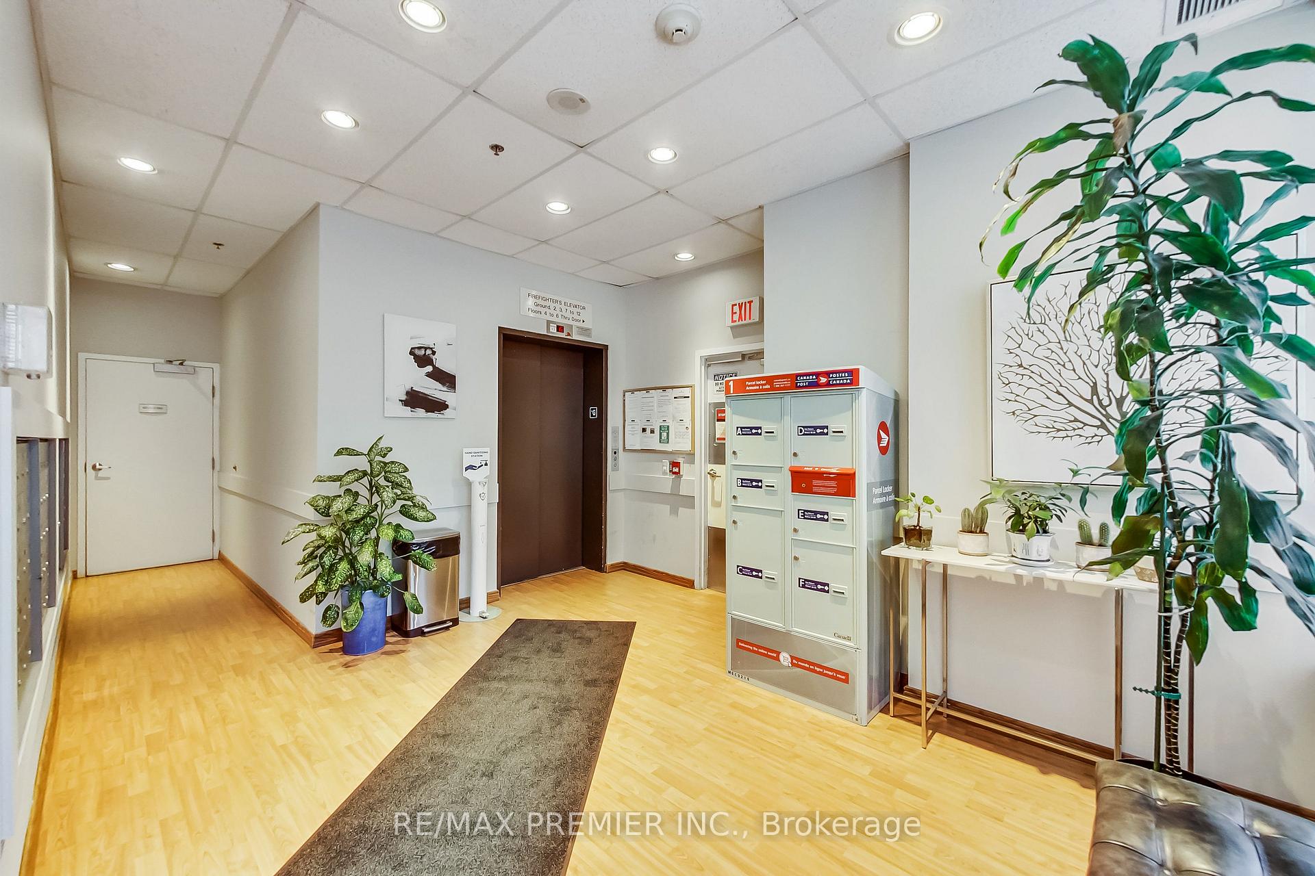 3 Bedrooms Condo at 15 Maplewood, Toronto For sale