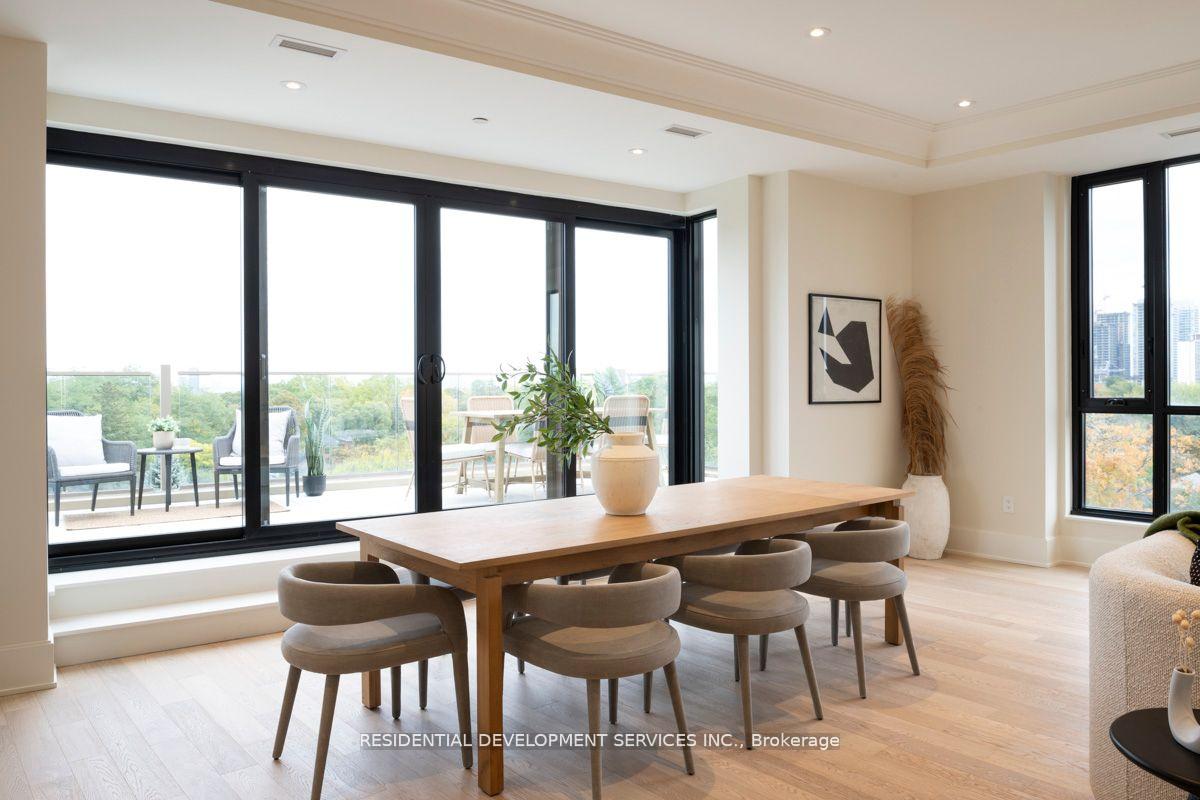 3 Bedrooms Condo at 1 Strathgowan,  Toronto For sale