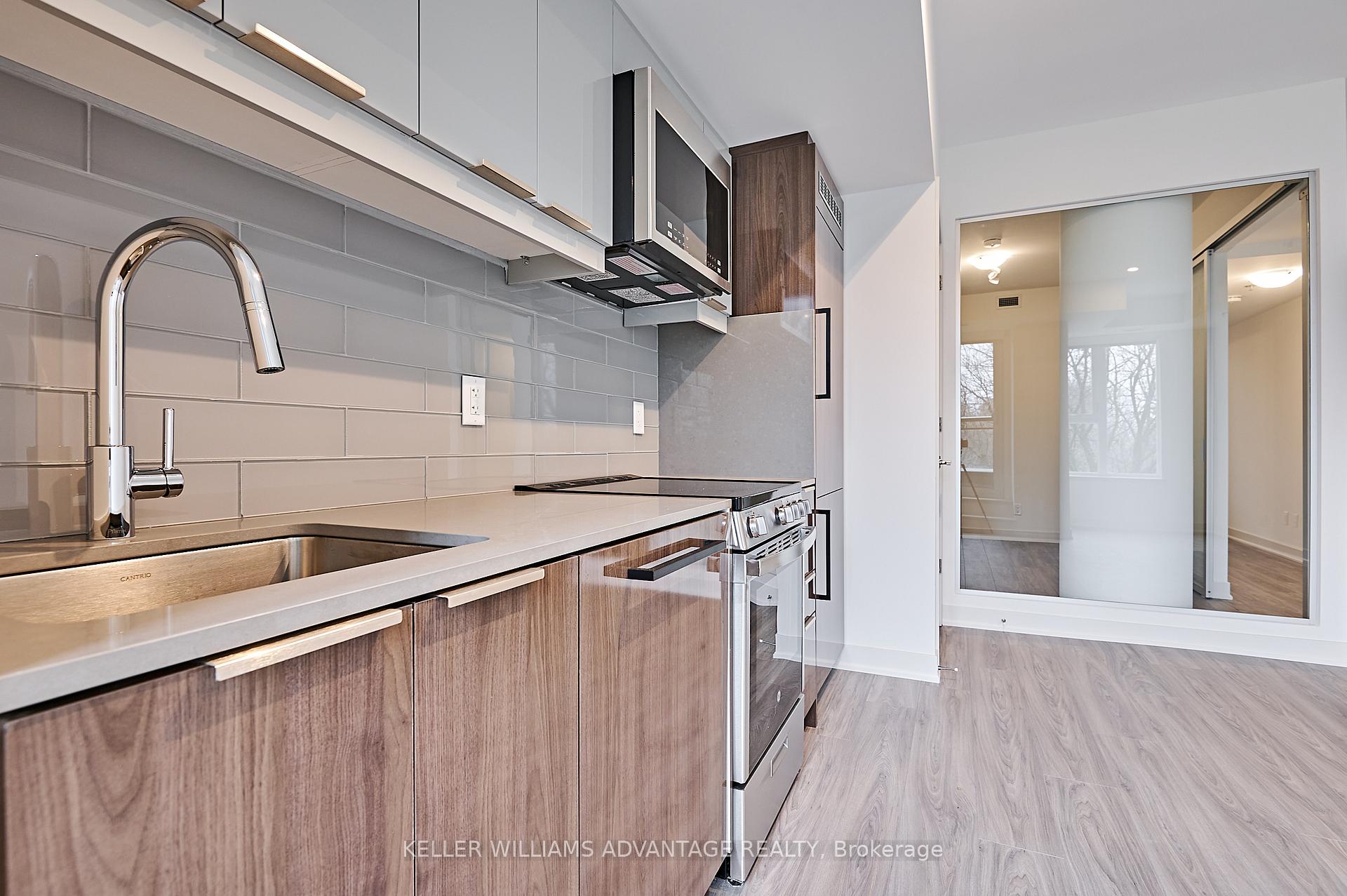 2 Bedrooms Condo at 90 Glen Everest,  Toronto For sale