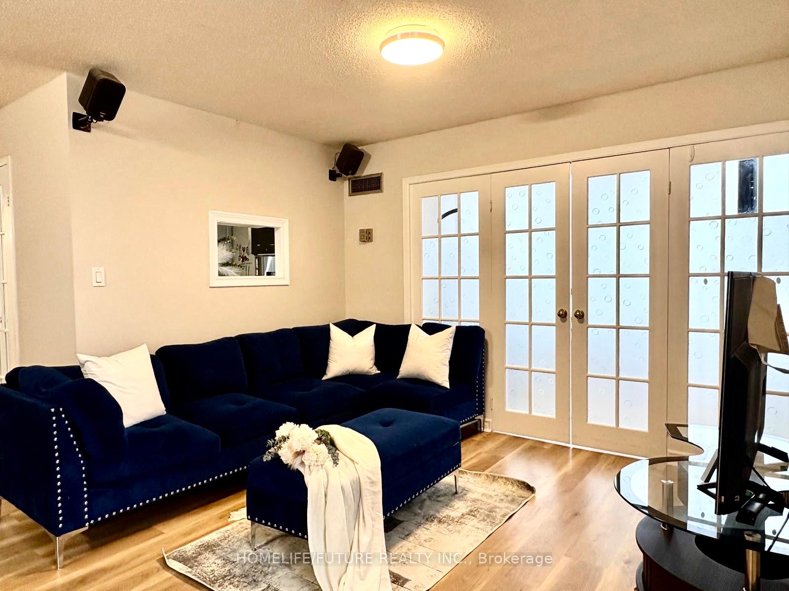3 Bedrooms Condo at 75 Bamburgh,  Toronto For sale