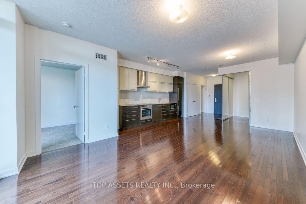 3 Bedrooms Condo at 770 Bay, Toronto For sale