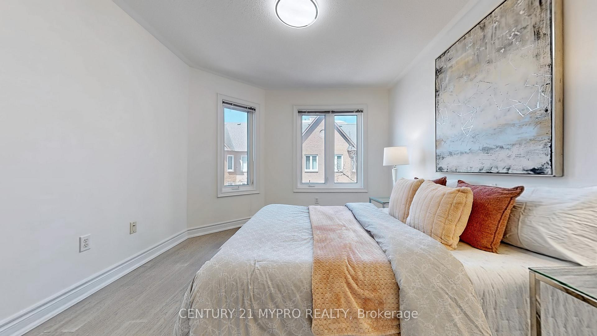 3 Bedrooms Condo at 735 New Westminster,  Vaughan For sale