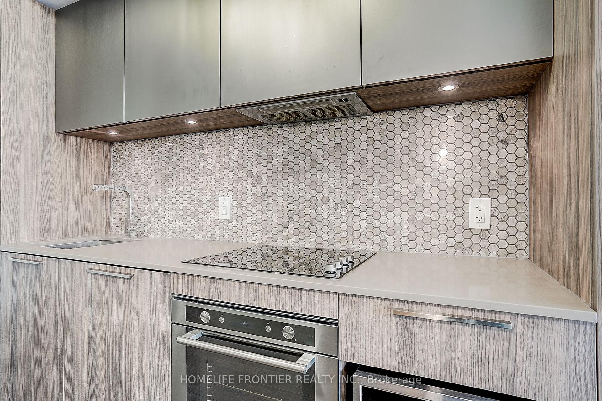 2 Bedrooms Condo at 85 Wood,  Toronto For sale