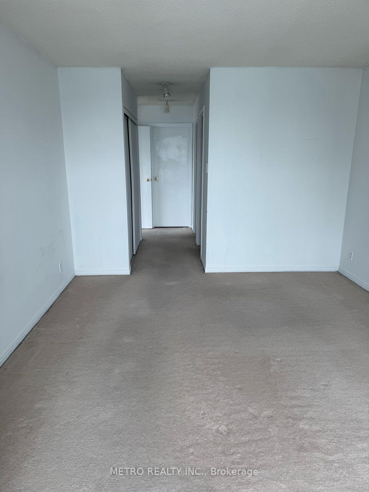 2 Bedrooms Condo at 10 Yonge, Toronto For sale
