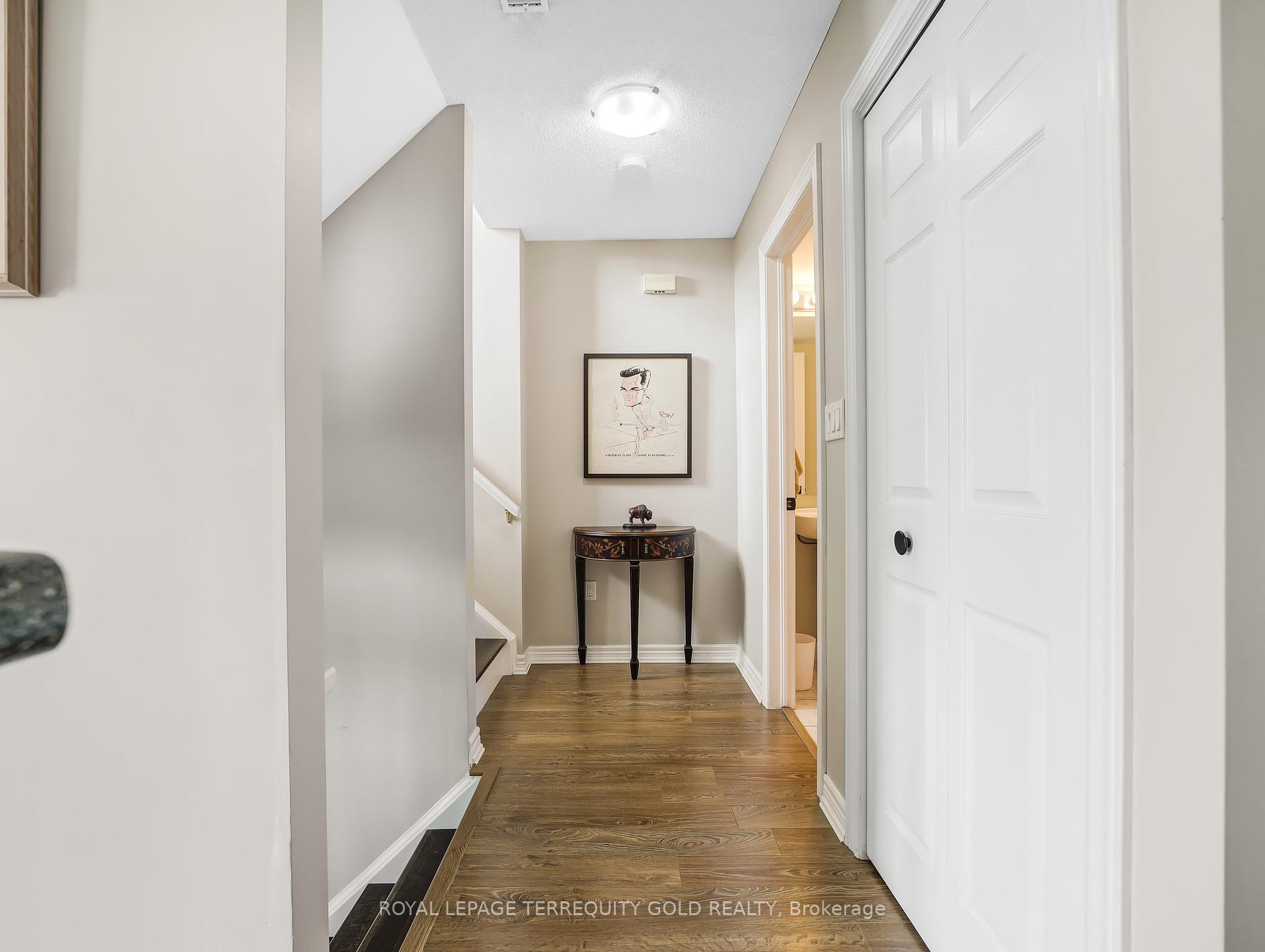 3 Bedrooms Condo at 4045 Upper Middle, Burlington For sale