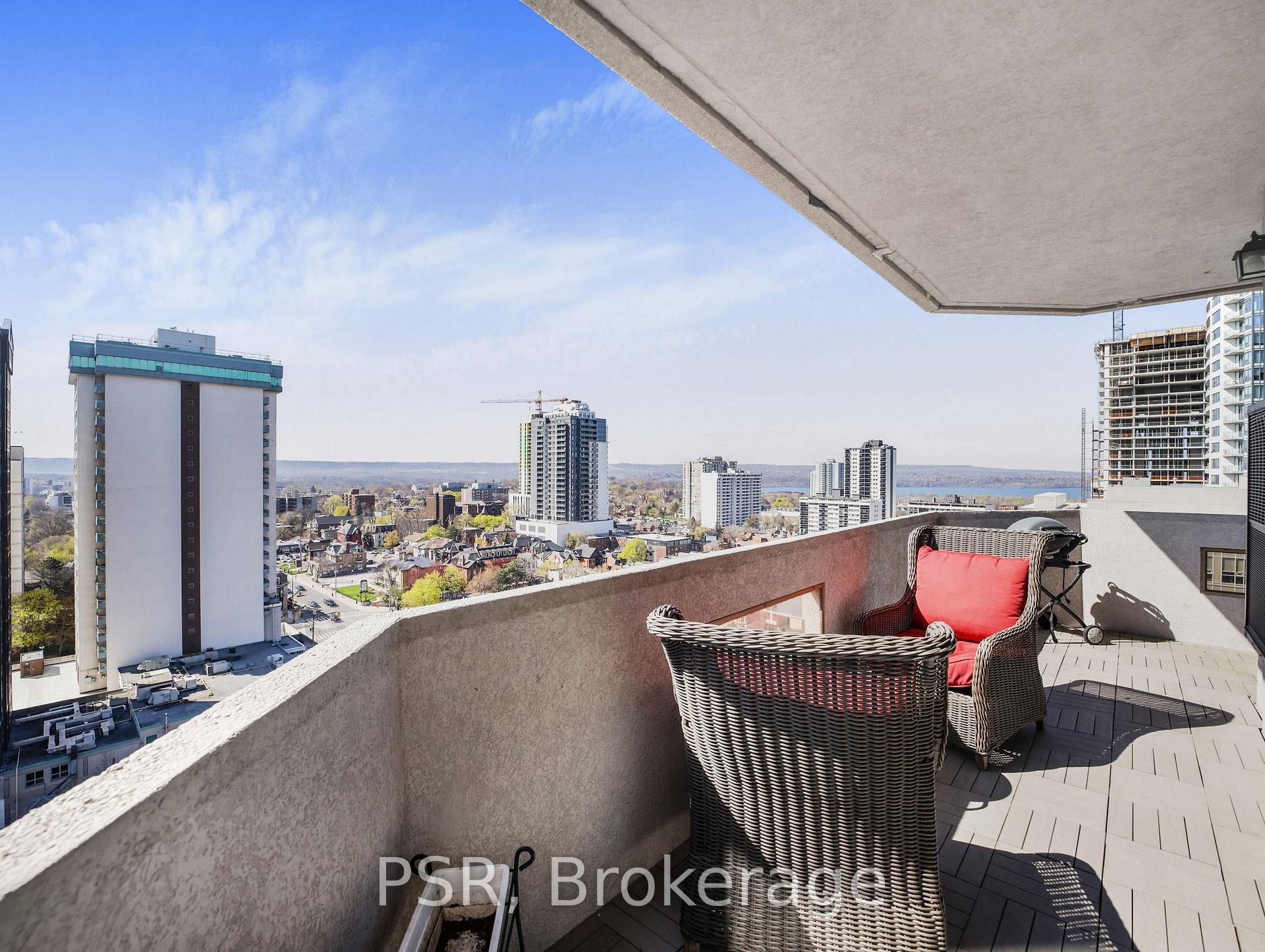 2 Bedrooms Condo at 67 Caroline,  Hamilton For sale