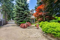 250 Warren Road