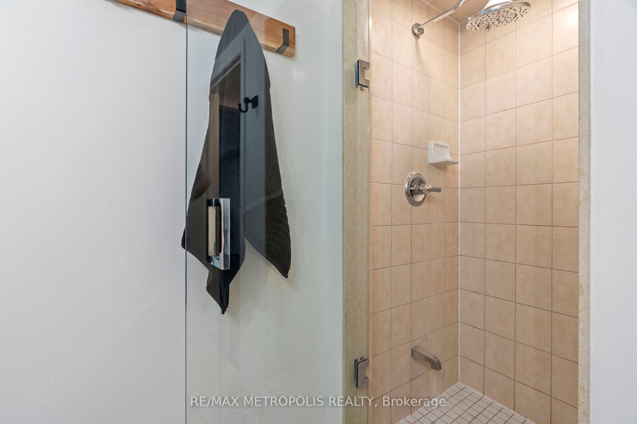 734 Neighbourhood Circle, #4