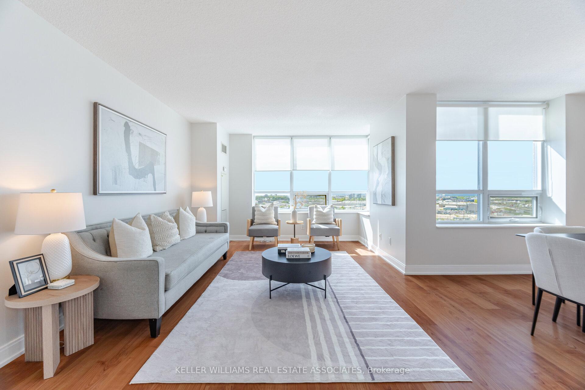 2 Bedrooms Condo at 35 Viking, Toronto For sale