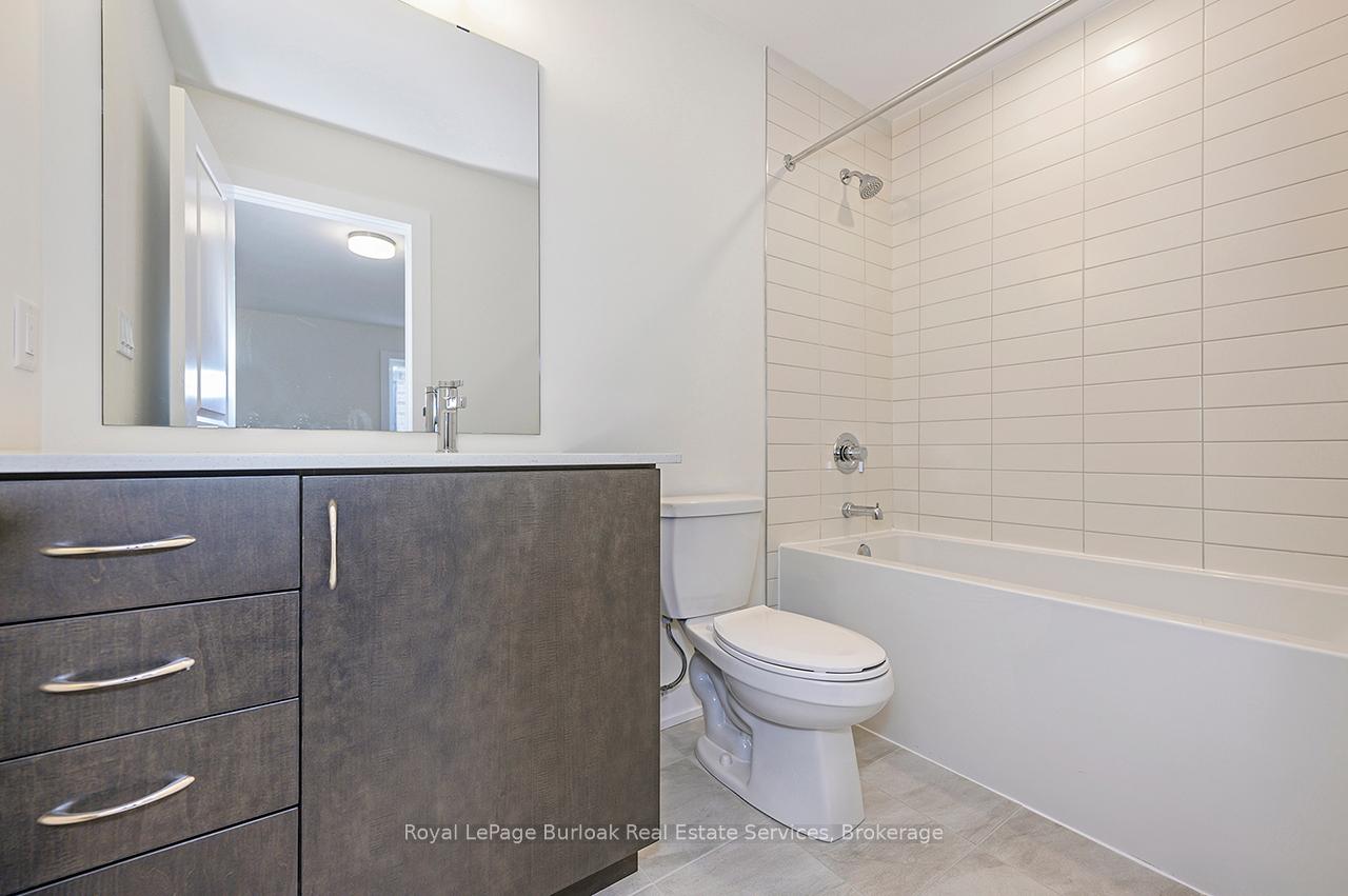 4 Bedrooms Condo at 2184 Postmaster,  Oakville For sale