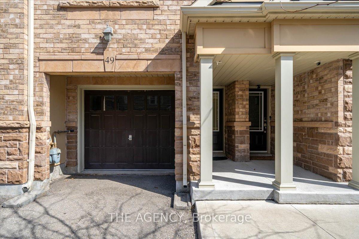 3 Bedrooms Condo at 6625 Falconer, Mississauga For sale